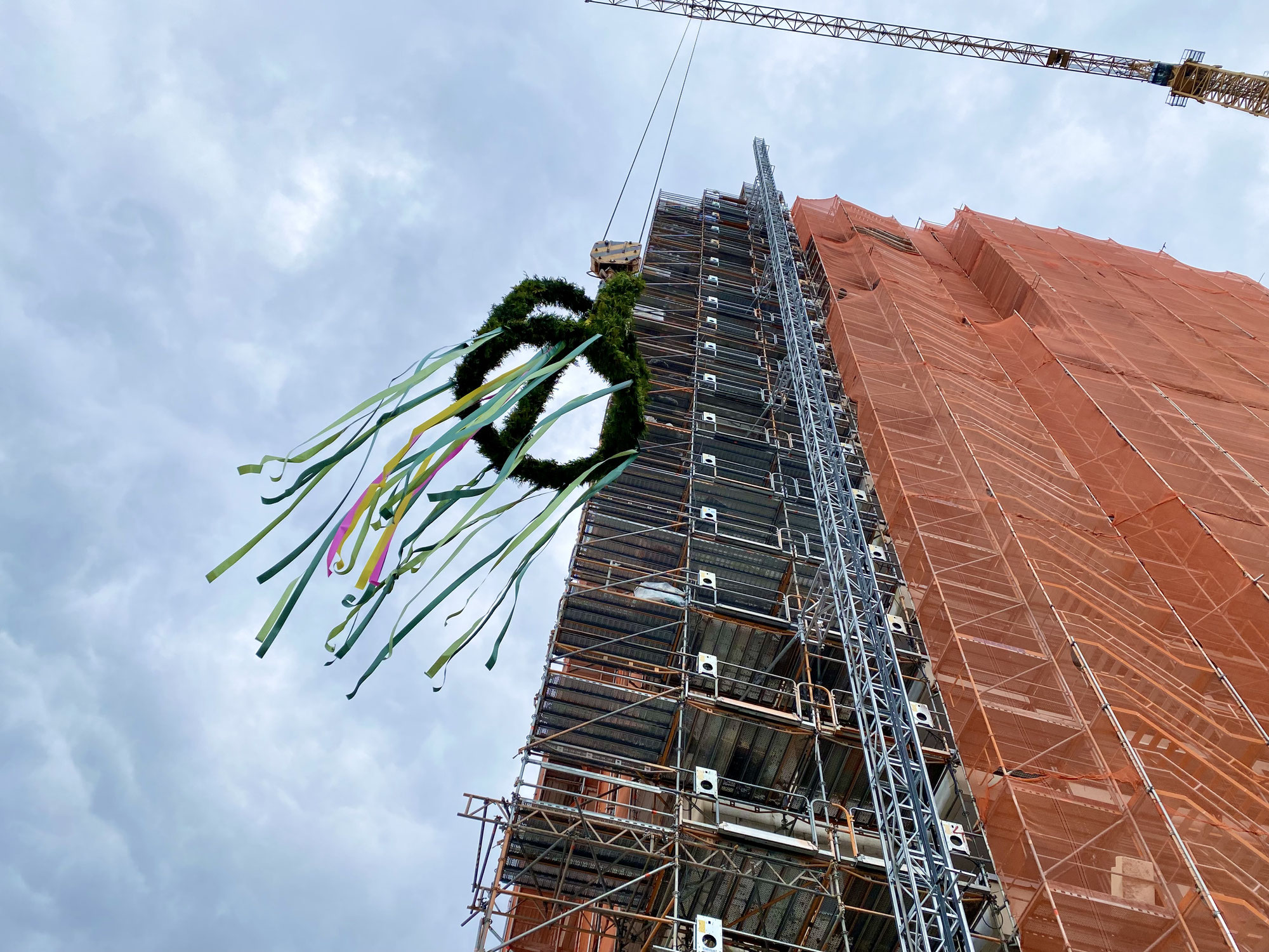 Richtfest für ein Hochhaus voller Eigentumswohnungen
