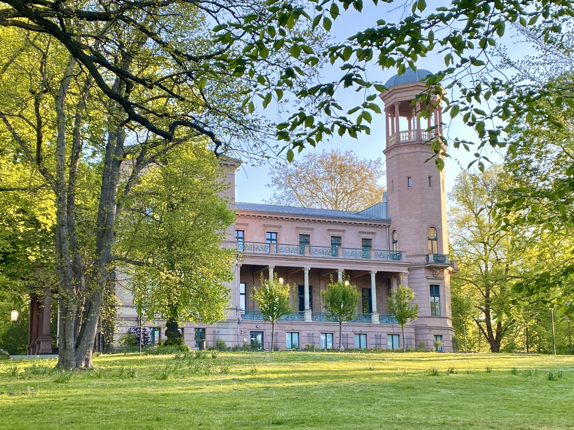 Bühnen, Buden, buntes Treiben