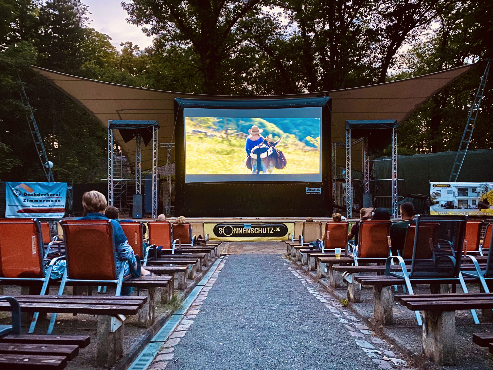 Ein Liebesabenteuer in Berlin, starbesetzte Hollywood-Streifen und französisches Feelgood-Kino