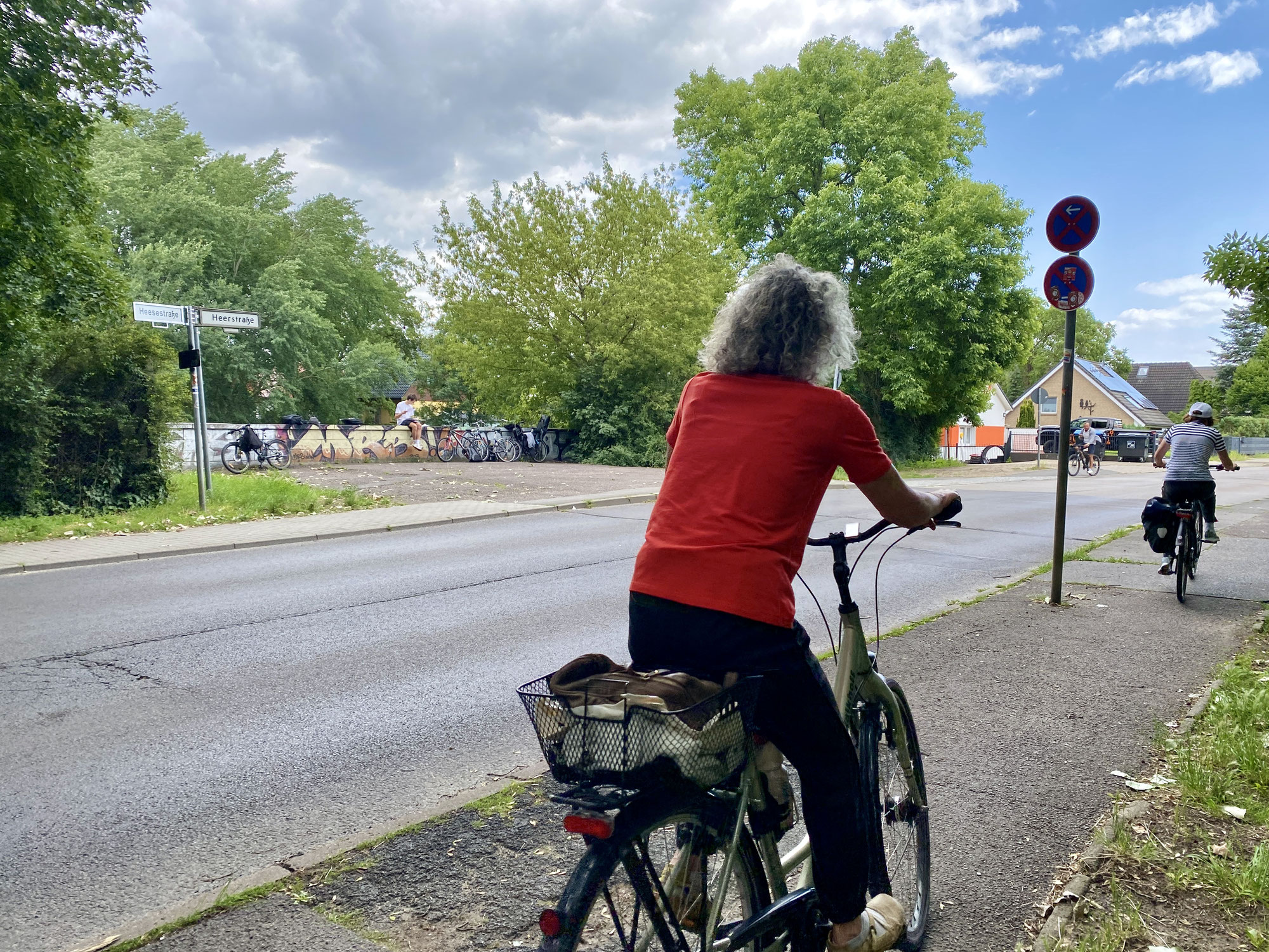 Weg zur Fuchsberg-Grundschule zu gefährlich: Eltern und Kinder gehen am 6. Juli auf die Straße