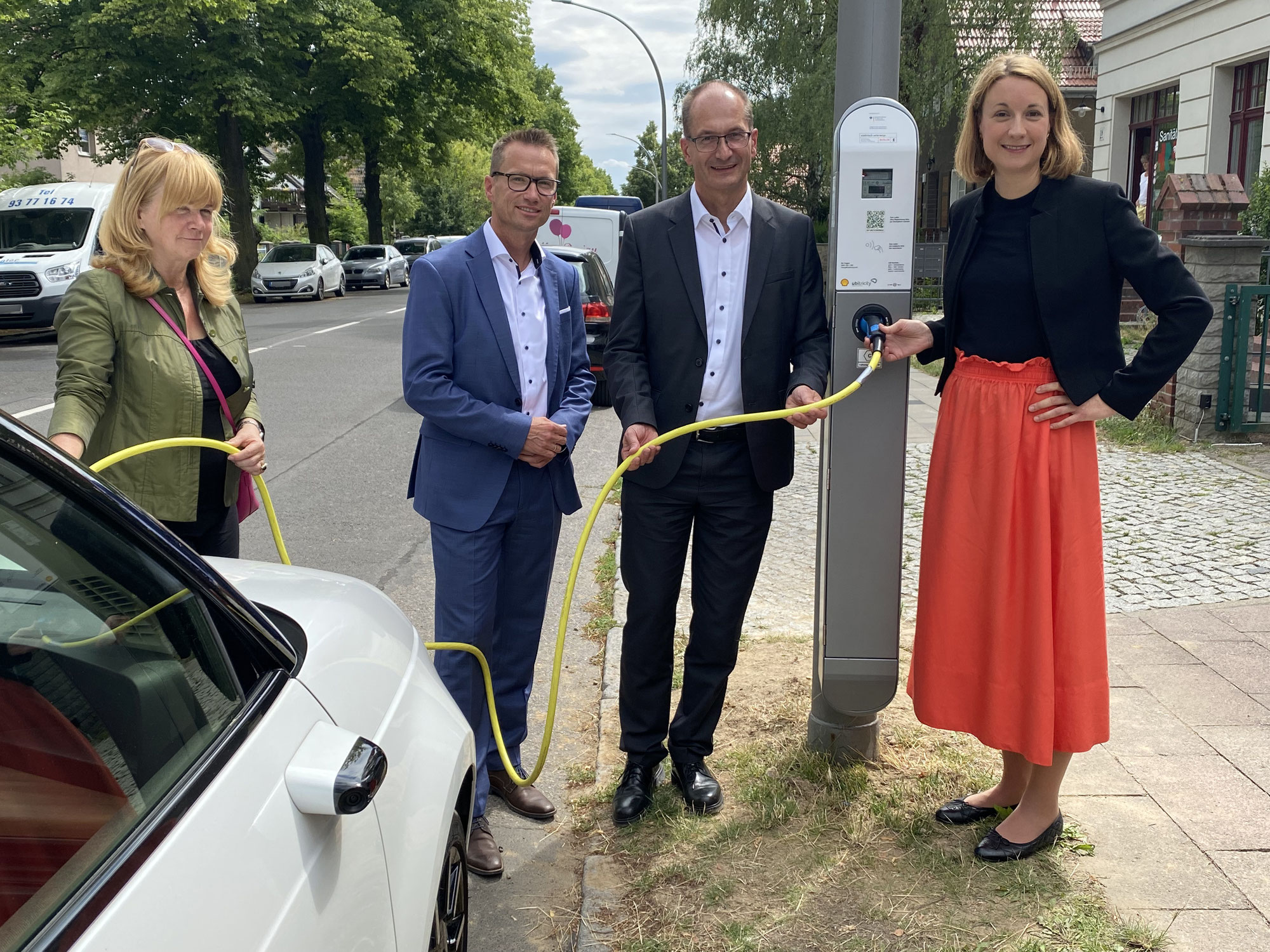 Hier klappt das Tanken an der Laterne schon