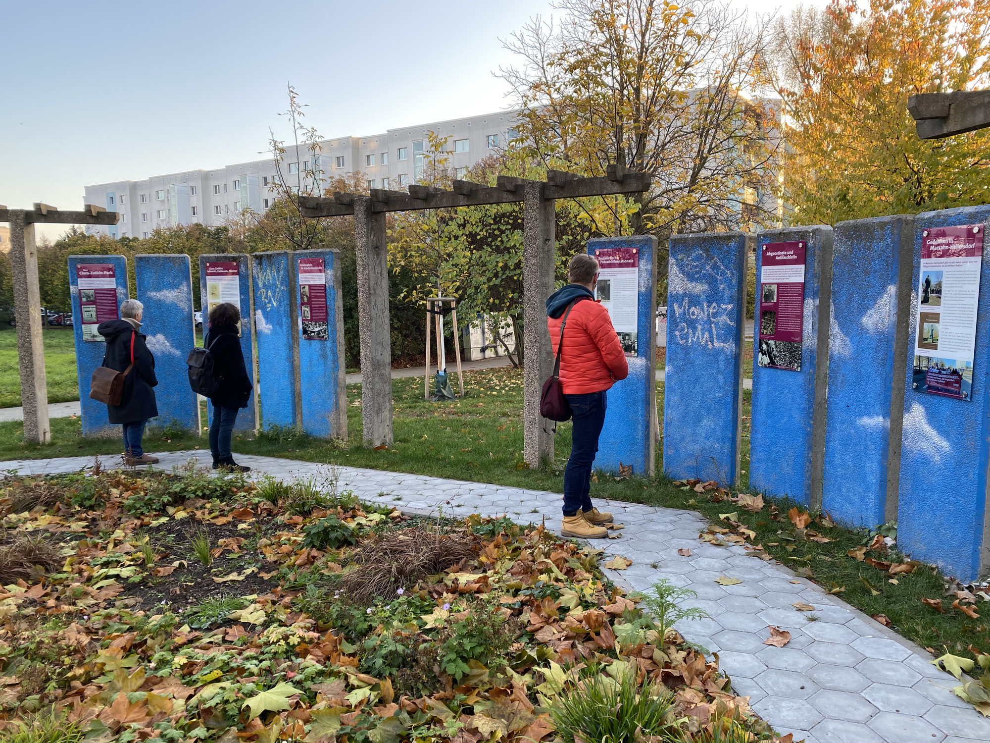 Die Infotafeln für den Clara-Zetkin-Park sind da