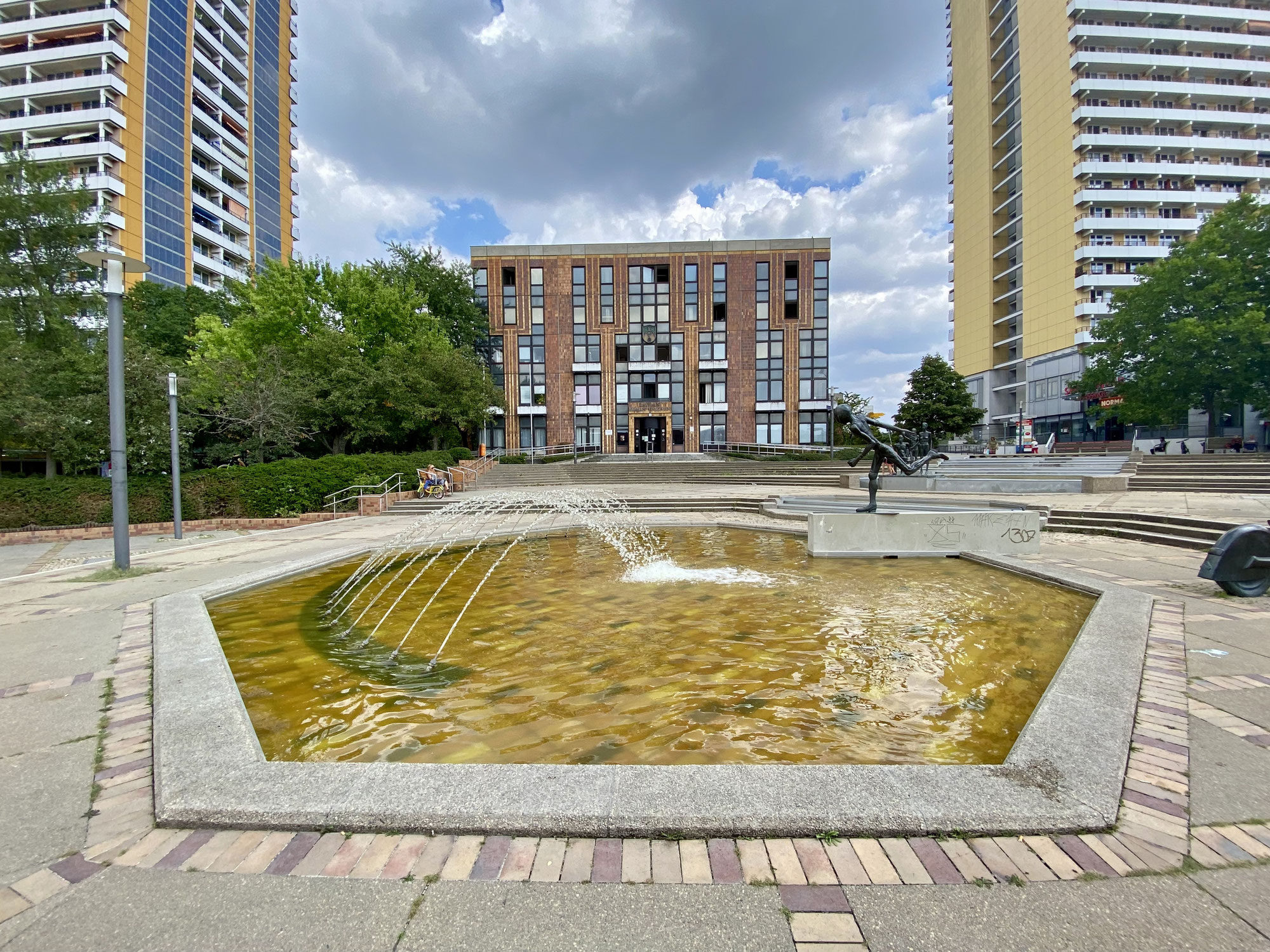 Was wird aus dem Helene-Weigel-Platz?