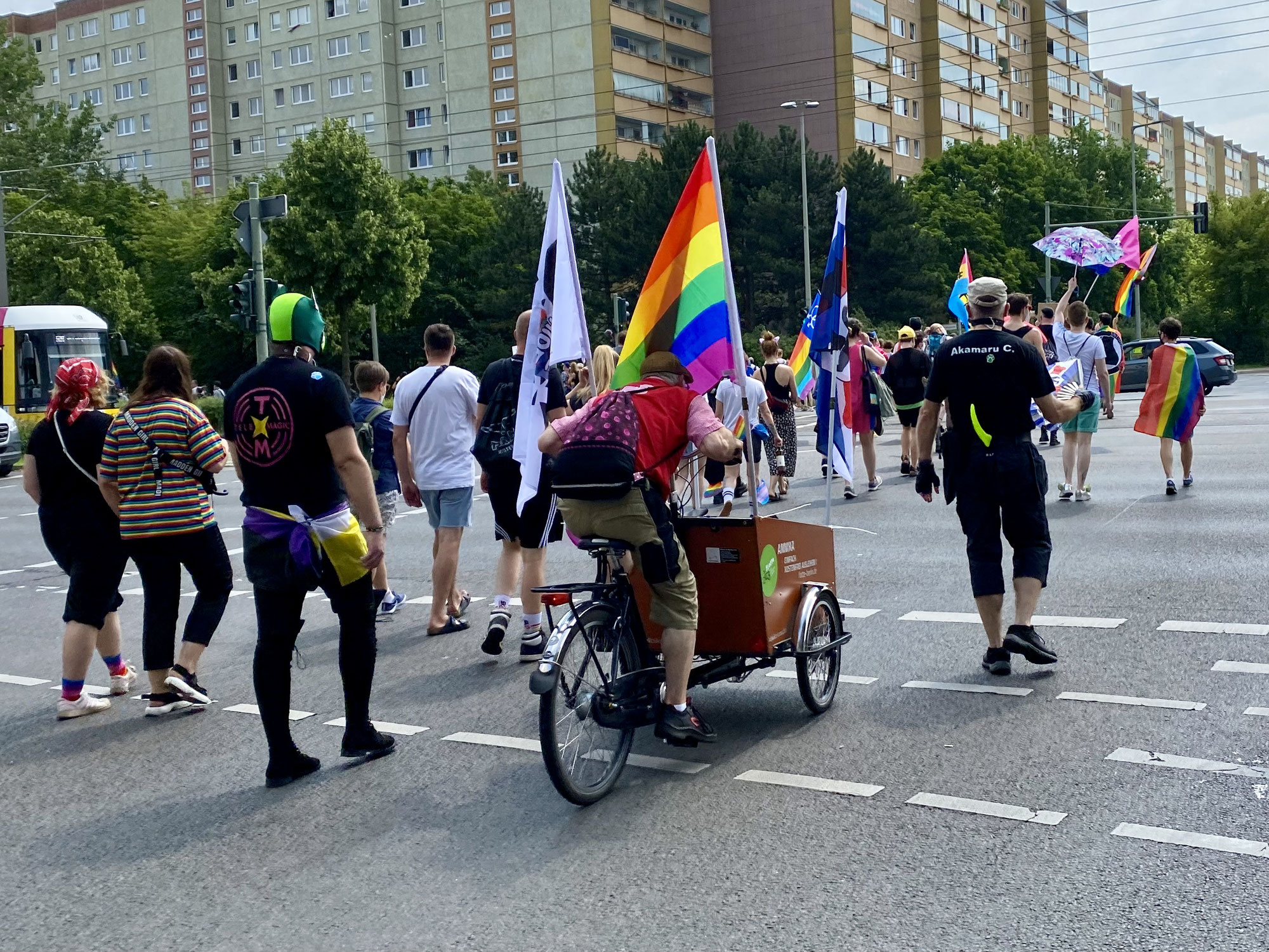 Es wird laut und bunt: Pride-Parade mit Straßenfest in Marzahn