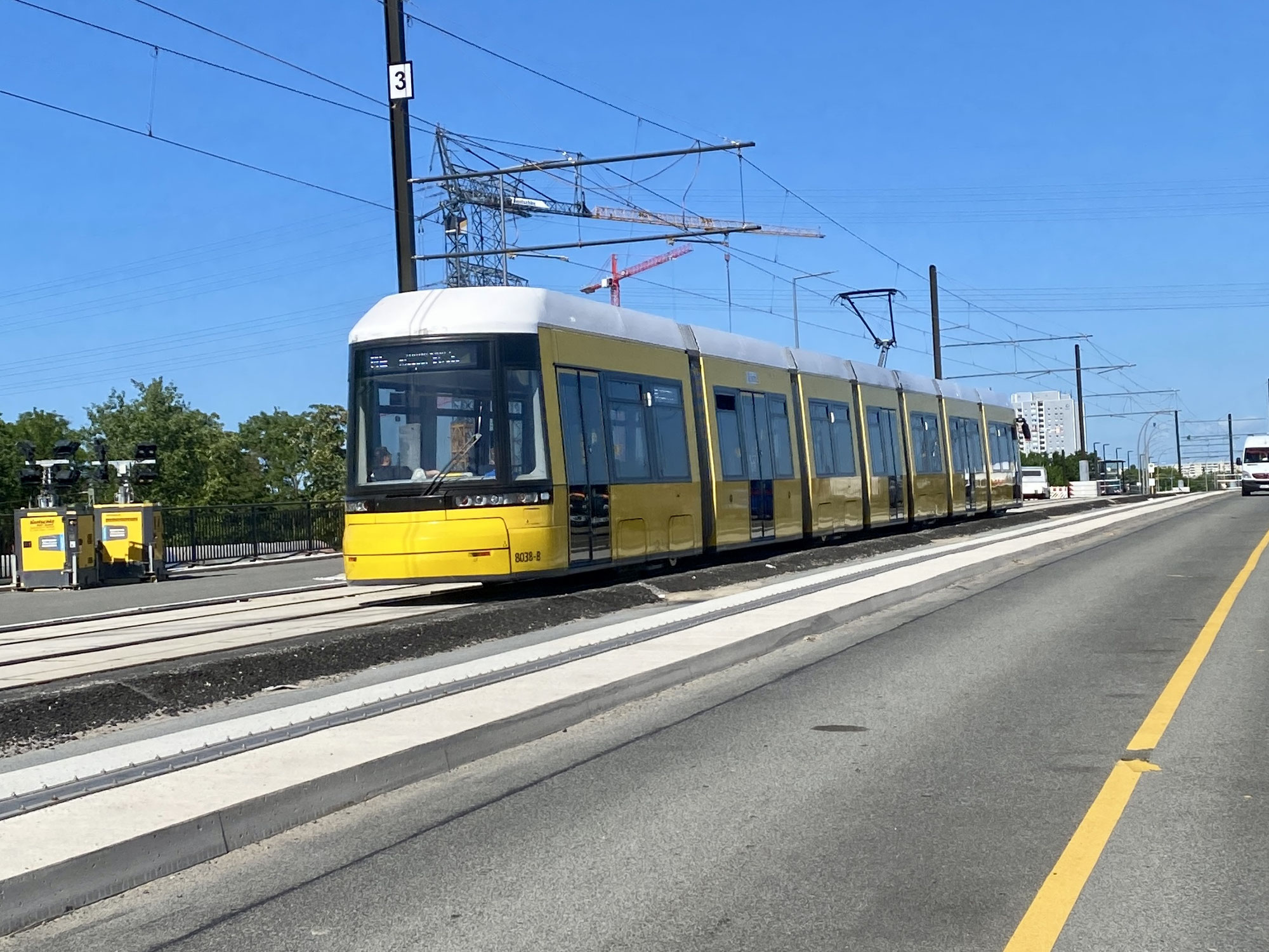 Straßenbahnen am Marzahner Knoten rollen wieder