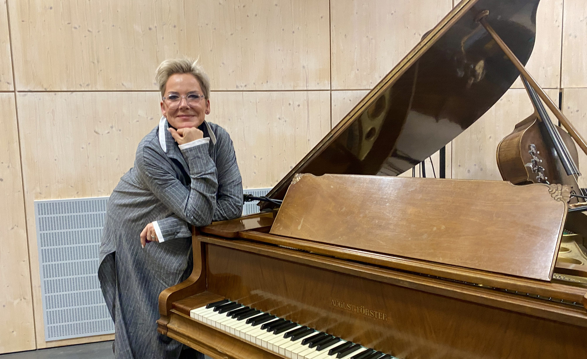 Inka Bause: „An diesem Flügel habe ich Klavierspielen gelernt“