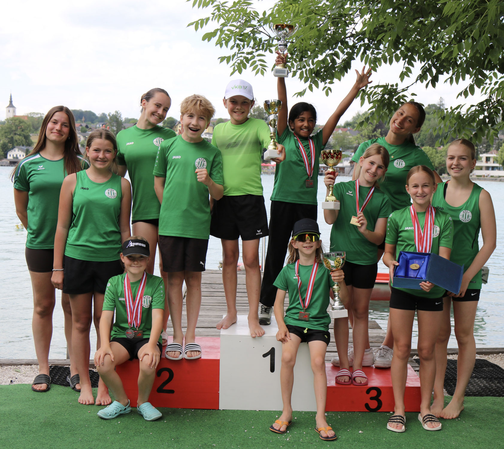 Wellen, Titel und jede Menge Teamgeist – ATSV Lenzing bei der Attersee-Regatta erfolgreich