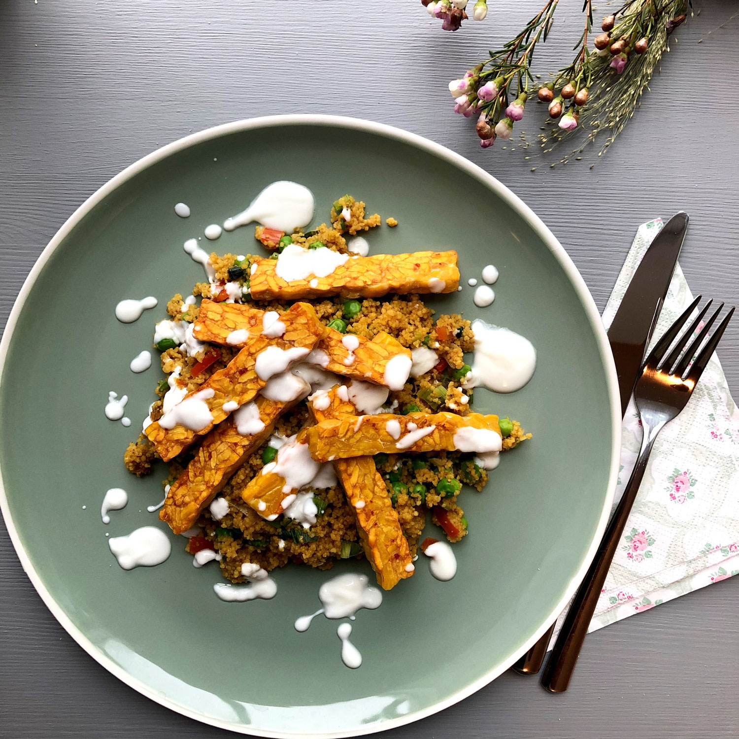 Lupinentempeh mit Gemüsecouscous