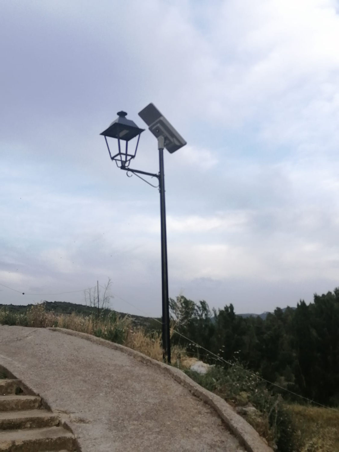 Instalación luminarias solares Palanques