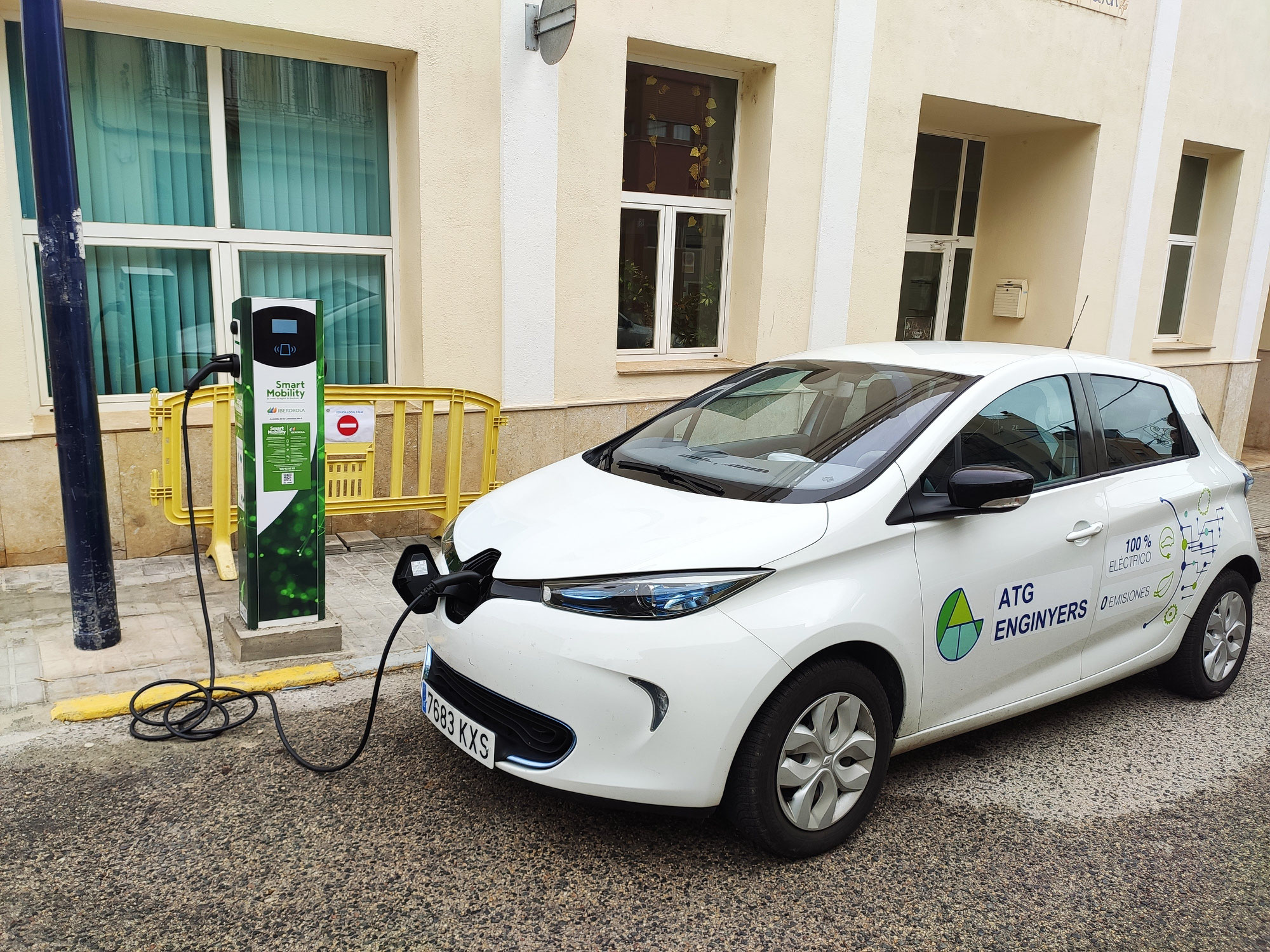 Punto recarga vehículos eléctricos en Cálig