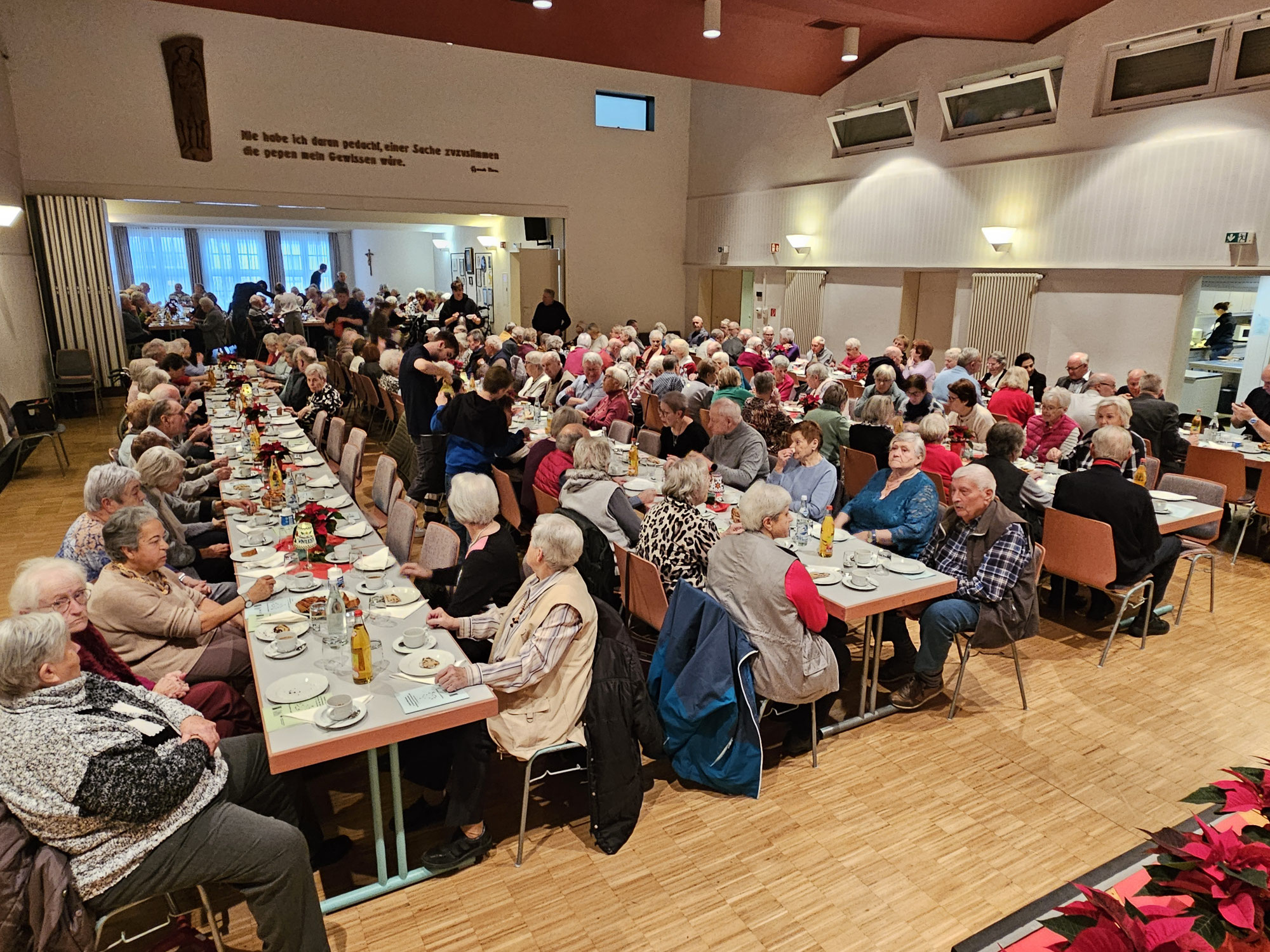 Seniorenweihnachtsfeier im Thomas-Morus-Heim – Ein festlicher Auftritt unserer 3. Klassen