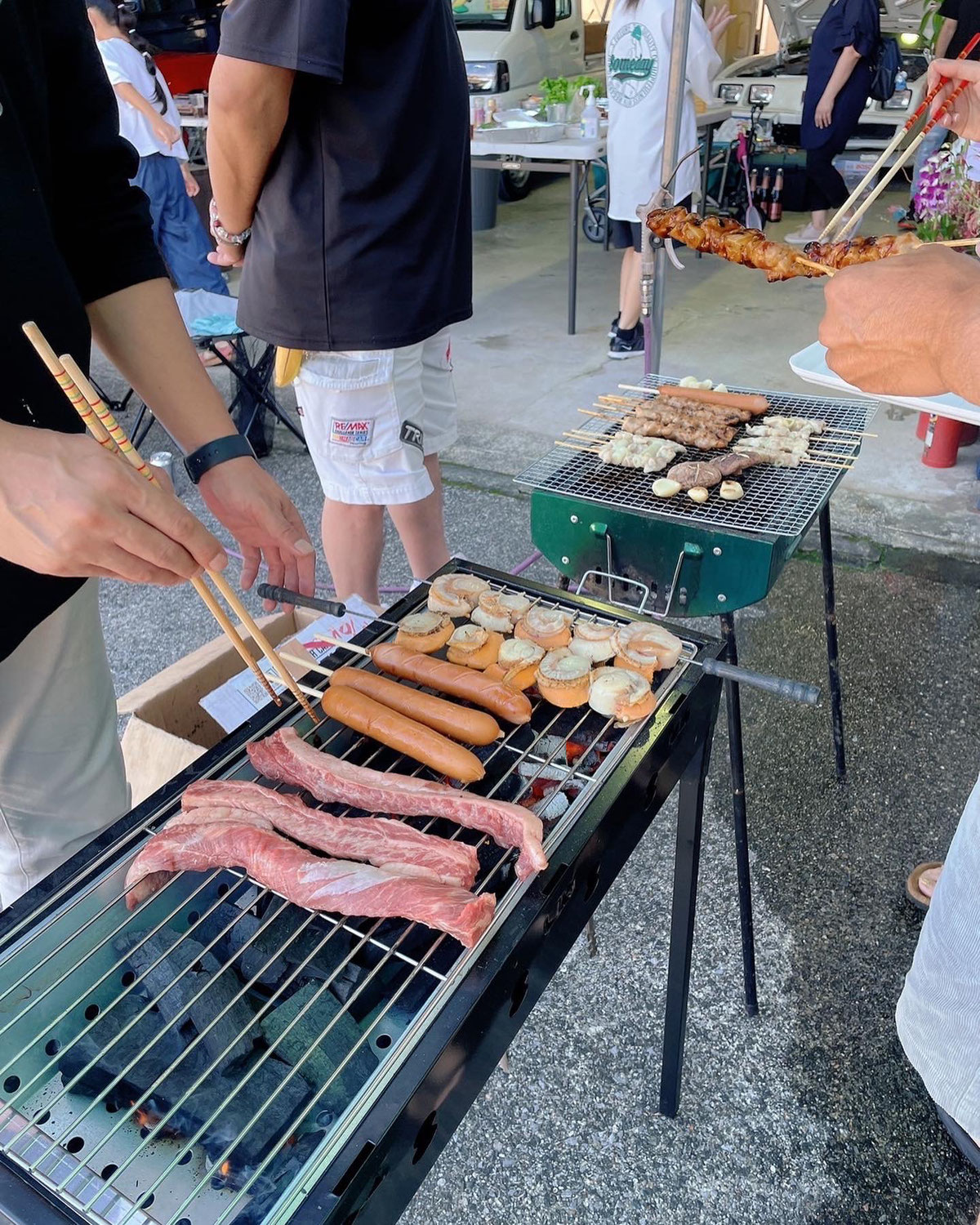 看板設置からの開店記念BBQ