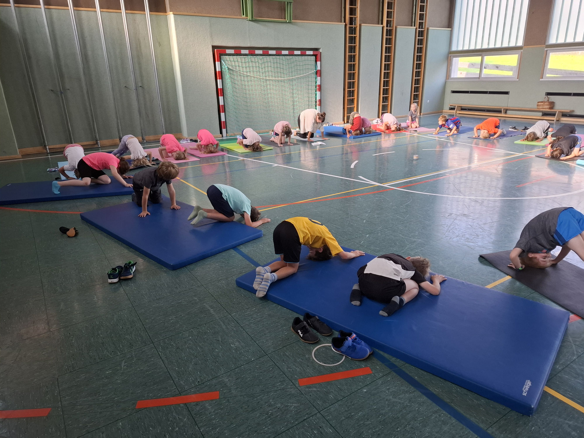 Yoga mit den ersten Klassen