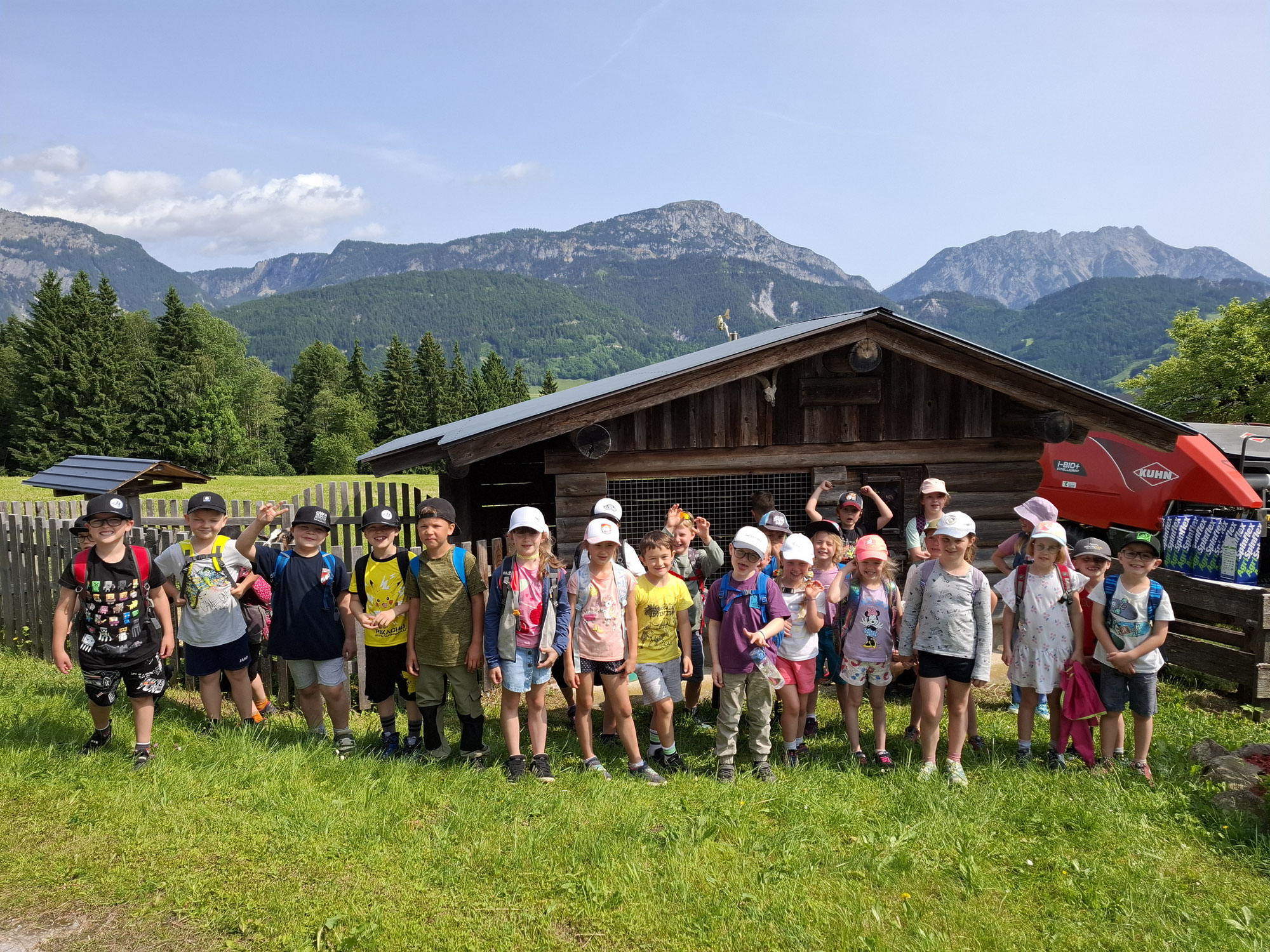 Bauernhofbesuch der 1. Klassen