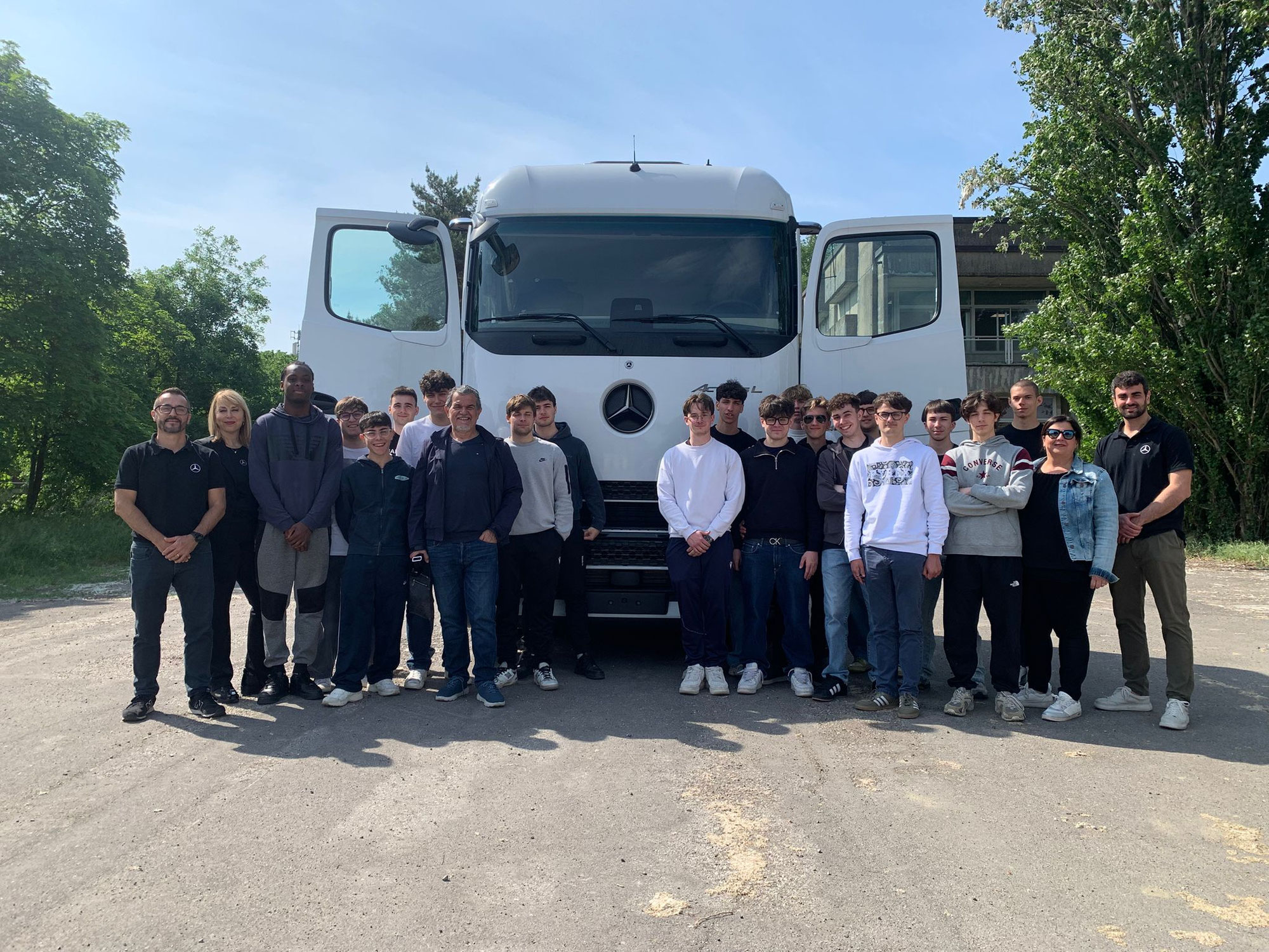 AL VIOLA-MARCHESINI TUTTI PAZZI PER I TRUCKS MERCEDES BENZ