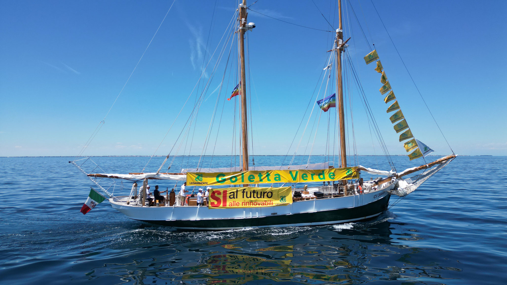 GOLETTA CATHOLICA CHIUDE LA MISSIONE DI GOLETTA VERDE