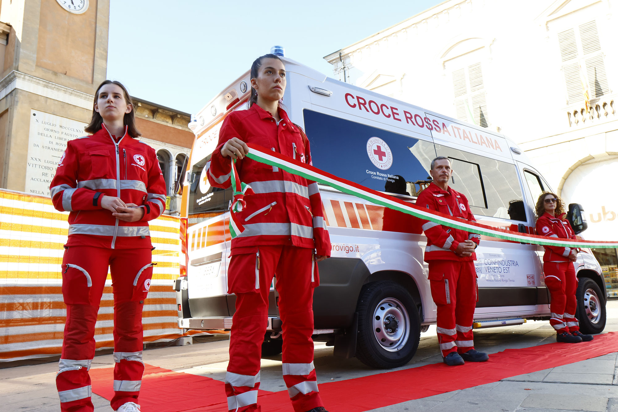 INAUGURATA L’AMBULANZA DELLA C.R.l.ROVIGO DONATA DA CONFINDUSTRIA VENETO EST