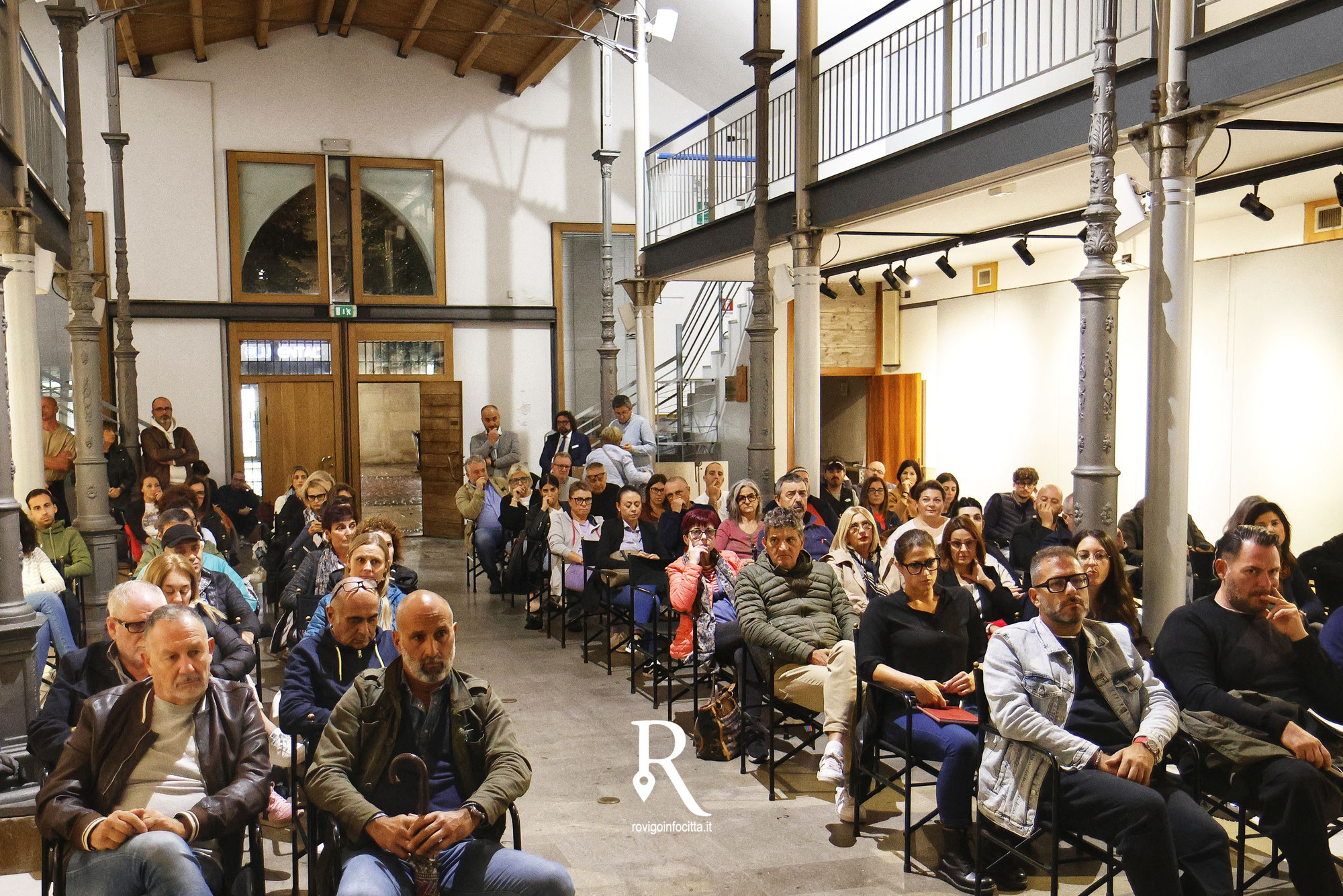 Tutti presenti all'incontro pubblico con il Commercio