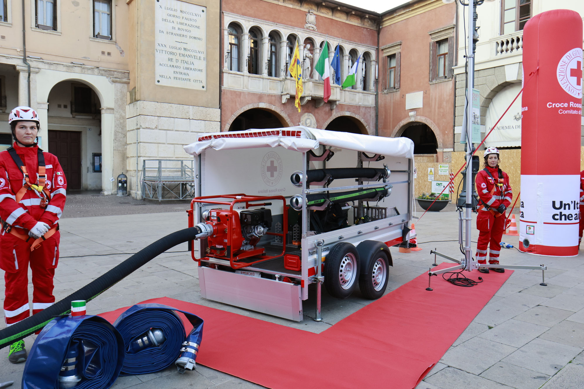 Cerimonia di consegna della Motopompa e carrello attrezzato alla croce rossa rovigo