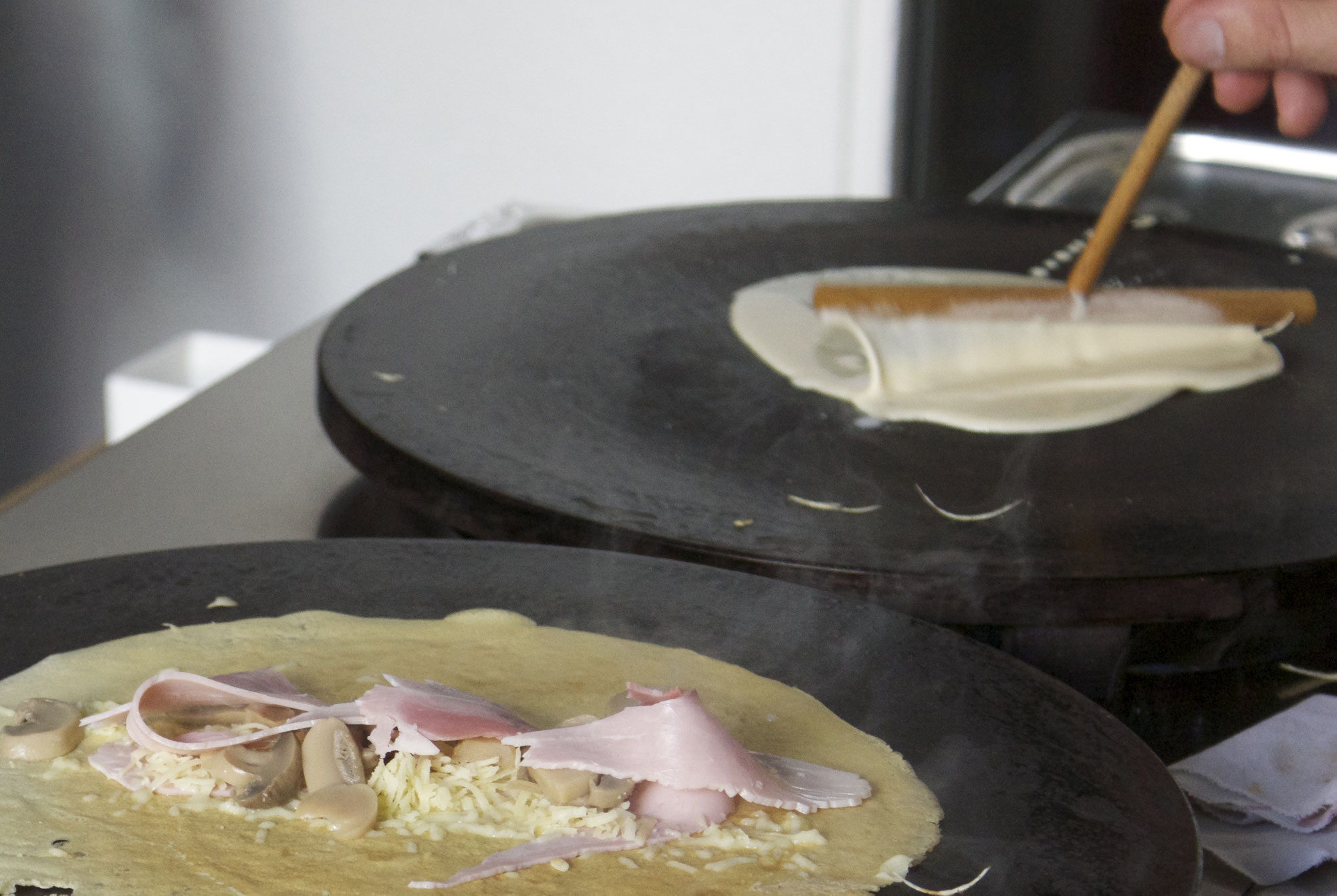 Über Crêpes at home - Das Crêpes-Catering mit Geschichte - Crêpes at ...