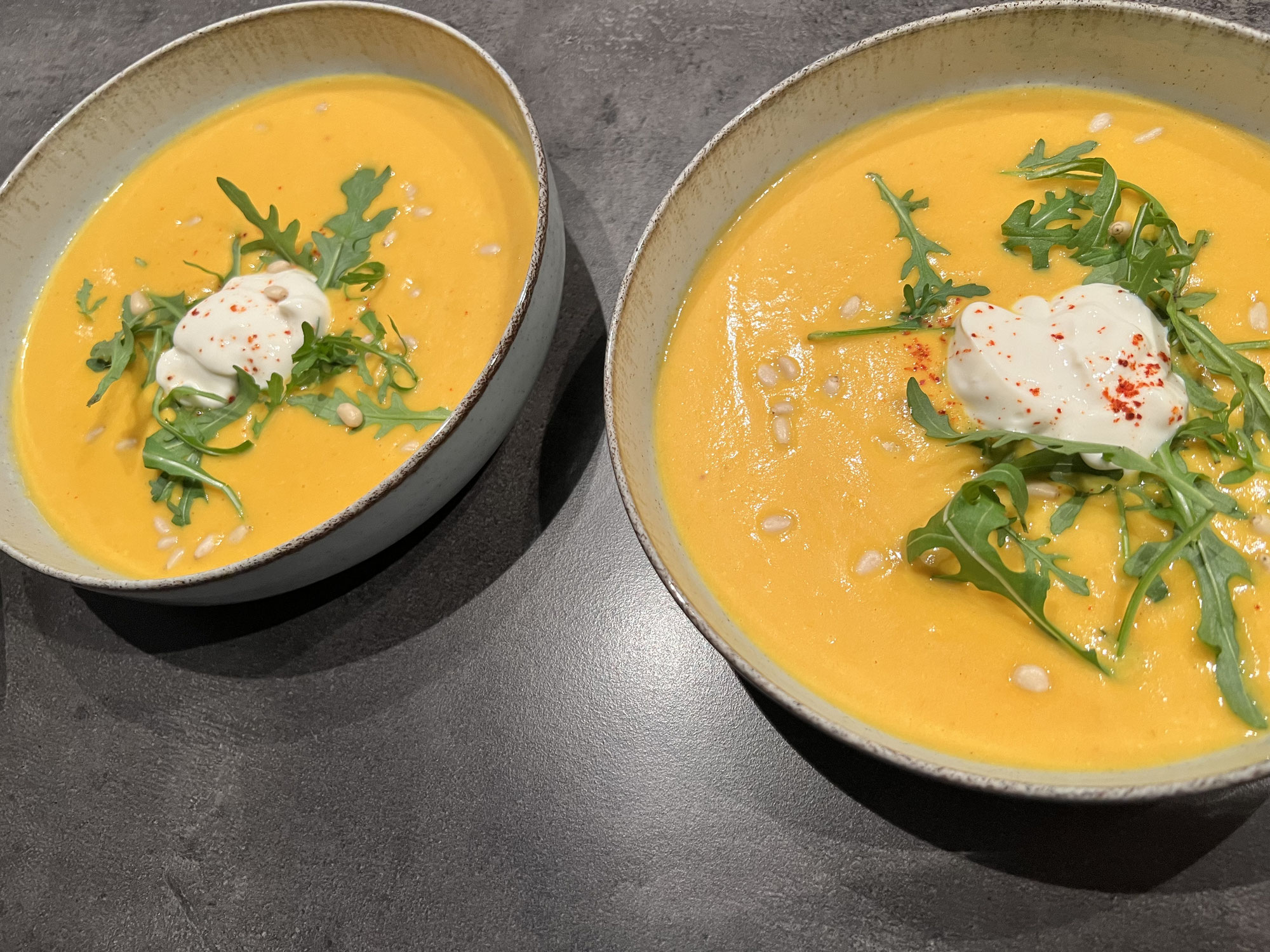 Vegane Karotten-Ingwer-Apfelsuppe