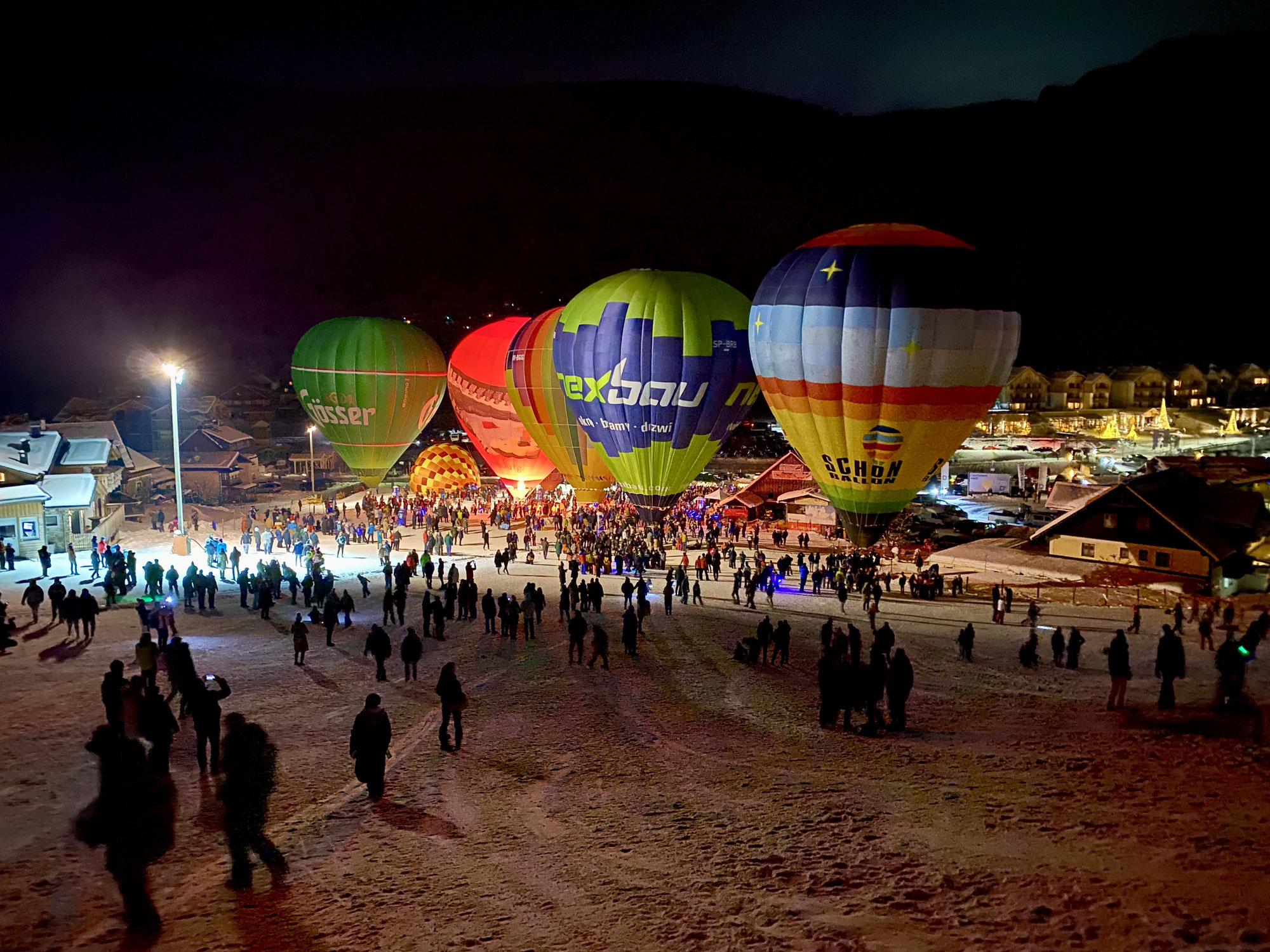 Glowing Night Skies: A Spectacular Night of Hot Air Balloons in Gosau 2024