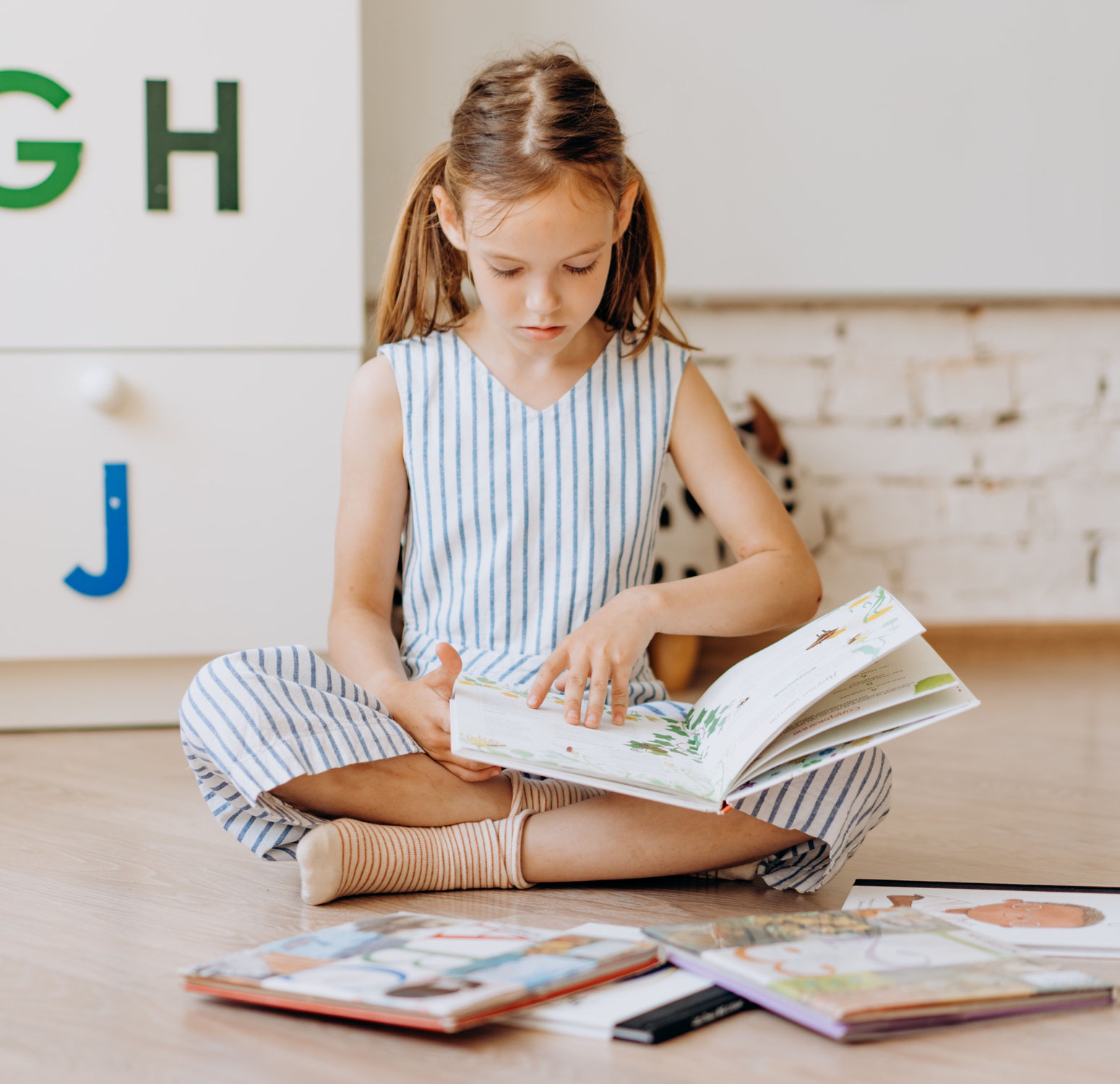 Bibliothek mit Buchverleih durch Corinna