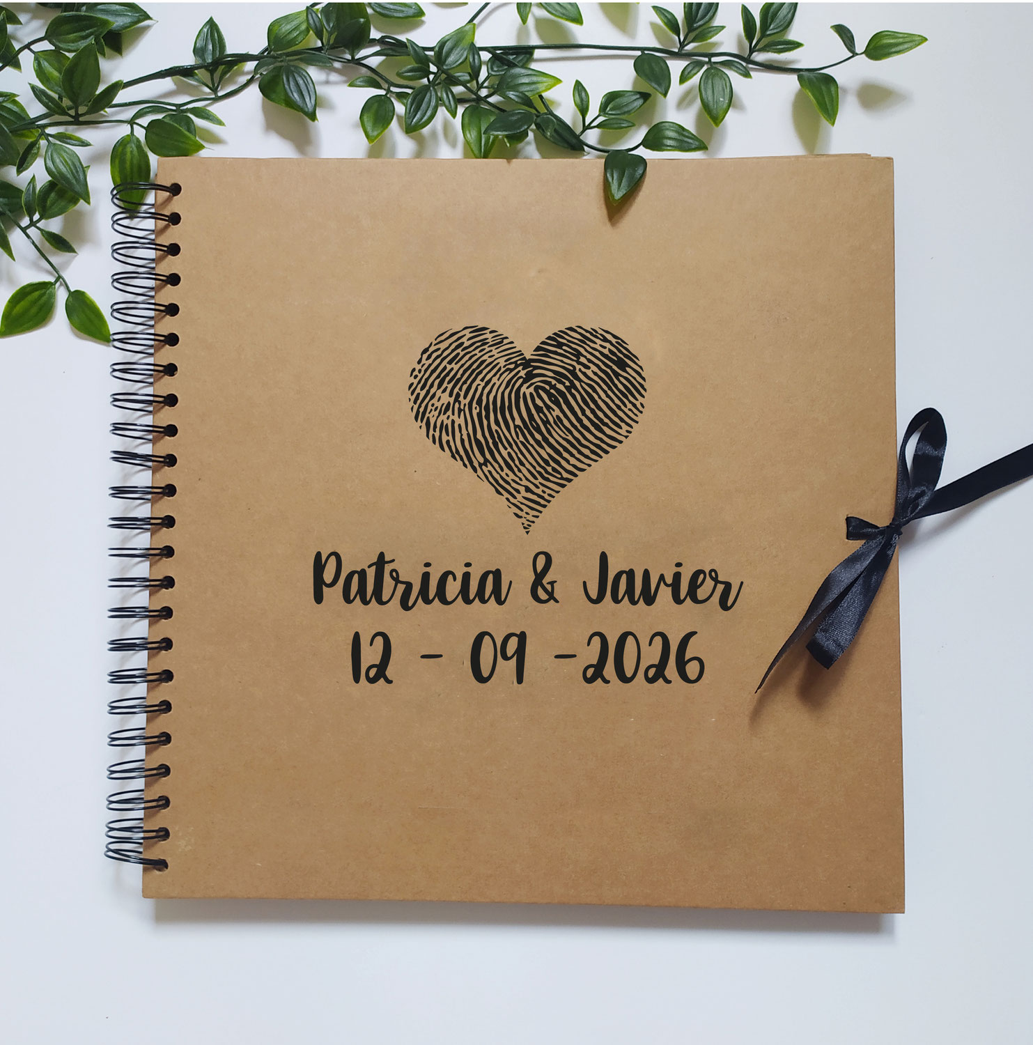 3 razones por las que no puede faltar un libro de firmas en tu boda