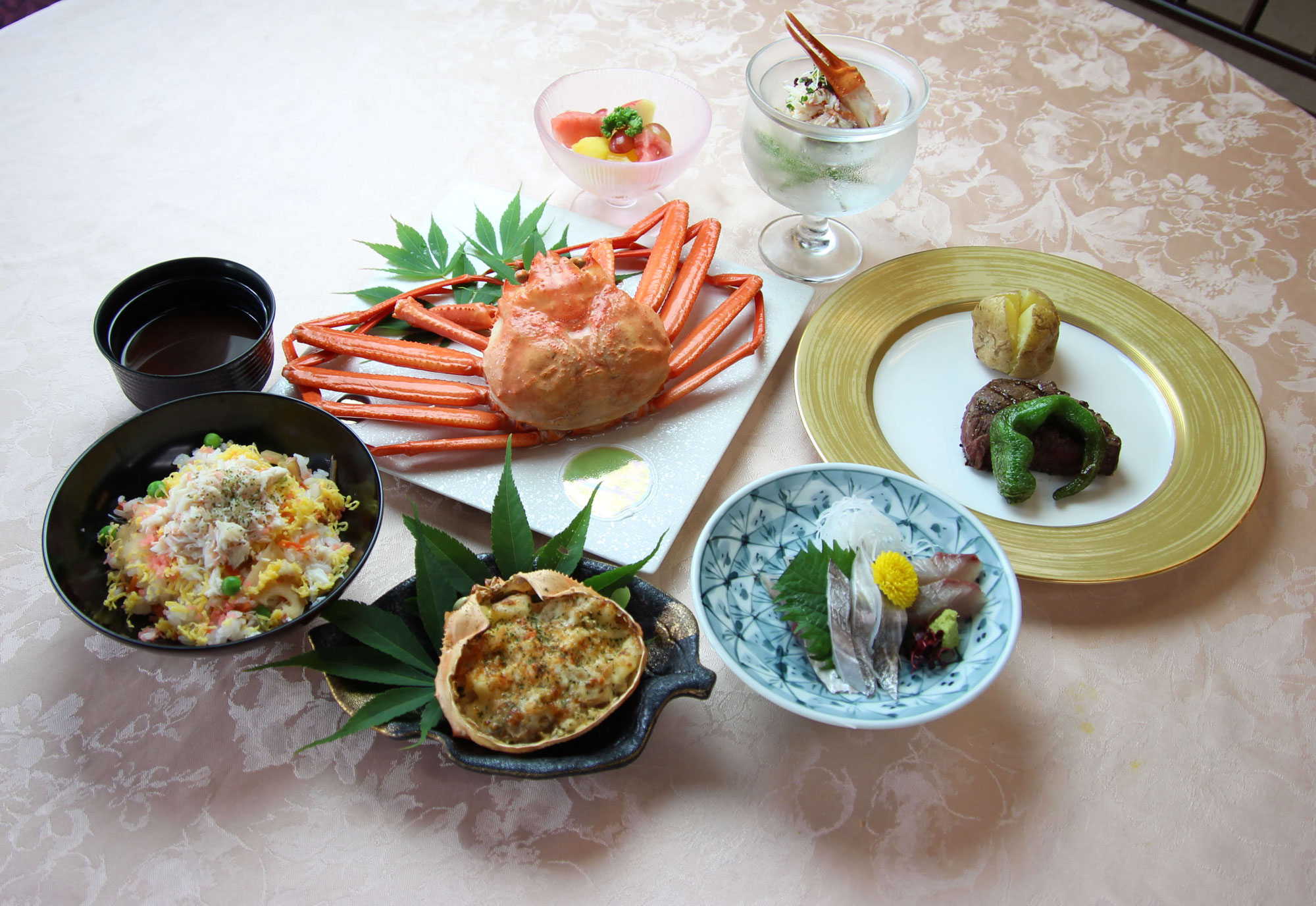 7月限定・紅ズワイガニと国産牛肉のコース【紅華】