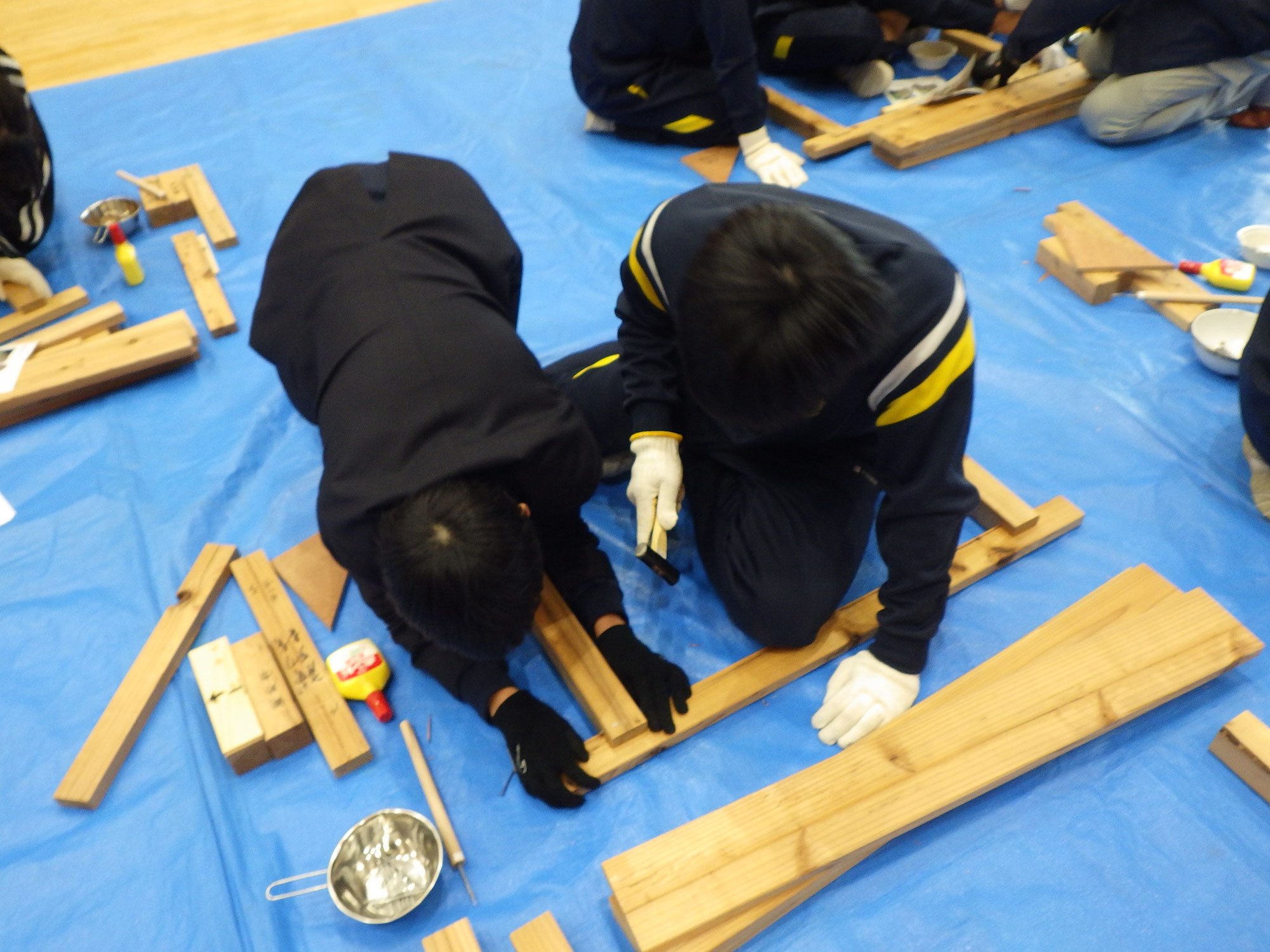 余呉小中学校(ベンチづくり体験)