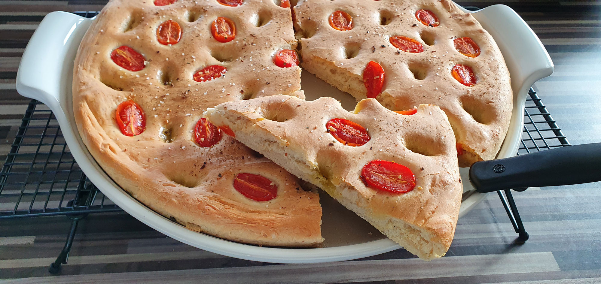 Focaccia Tomate-Basilikum
