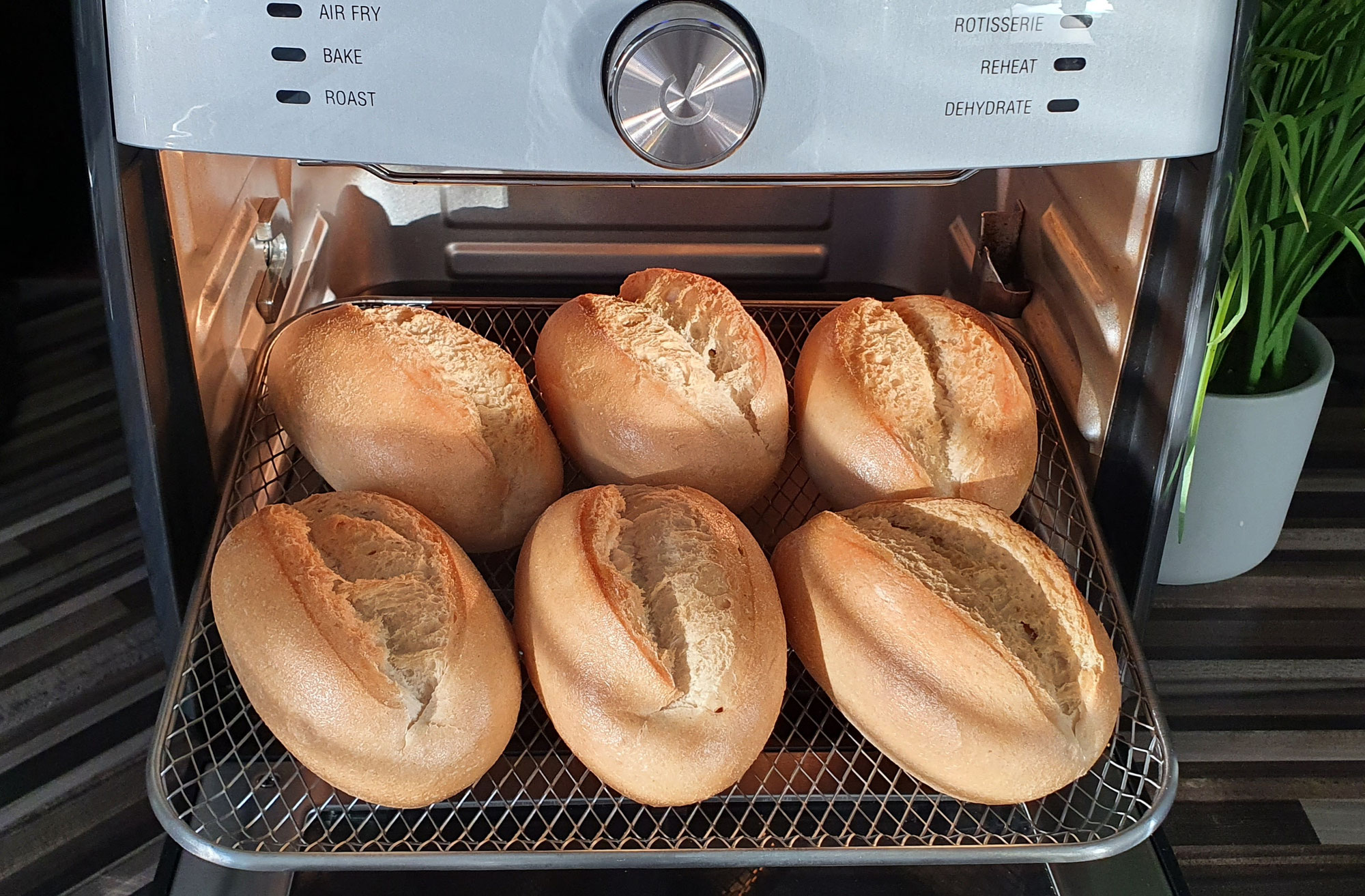 Tiefkühl-Aufbackbrötchen im Air Fryer