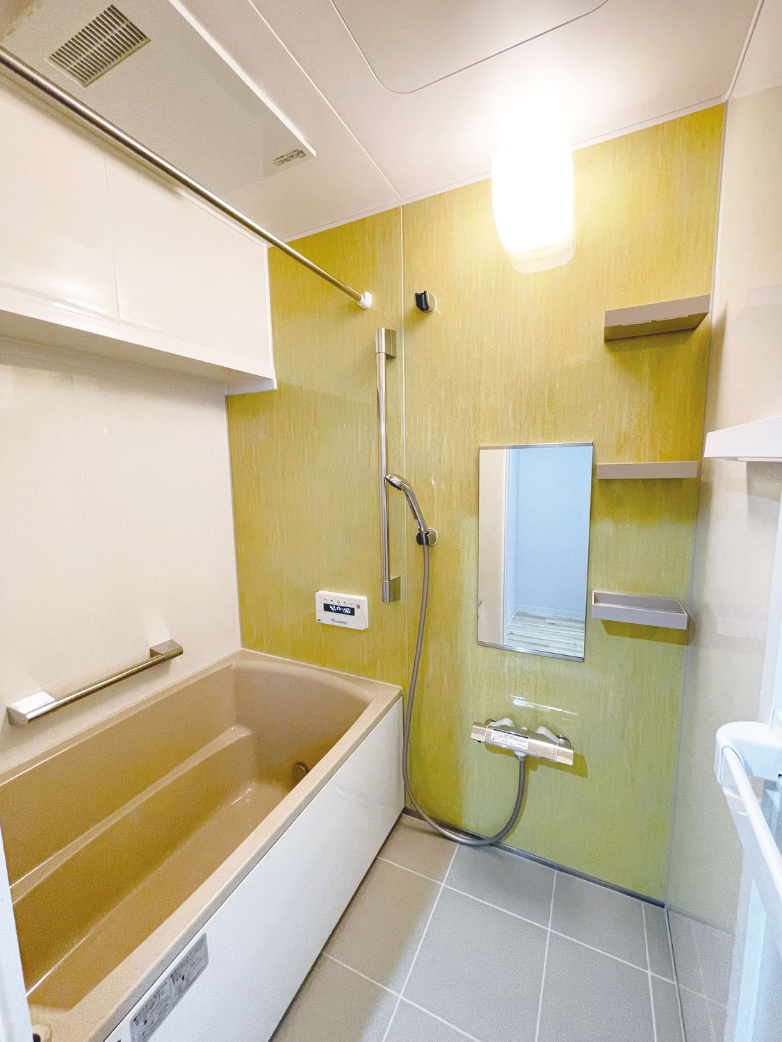マンションのタイル浴室を最小限の解体でシステムバスにリニューアル