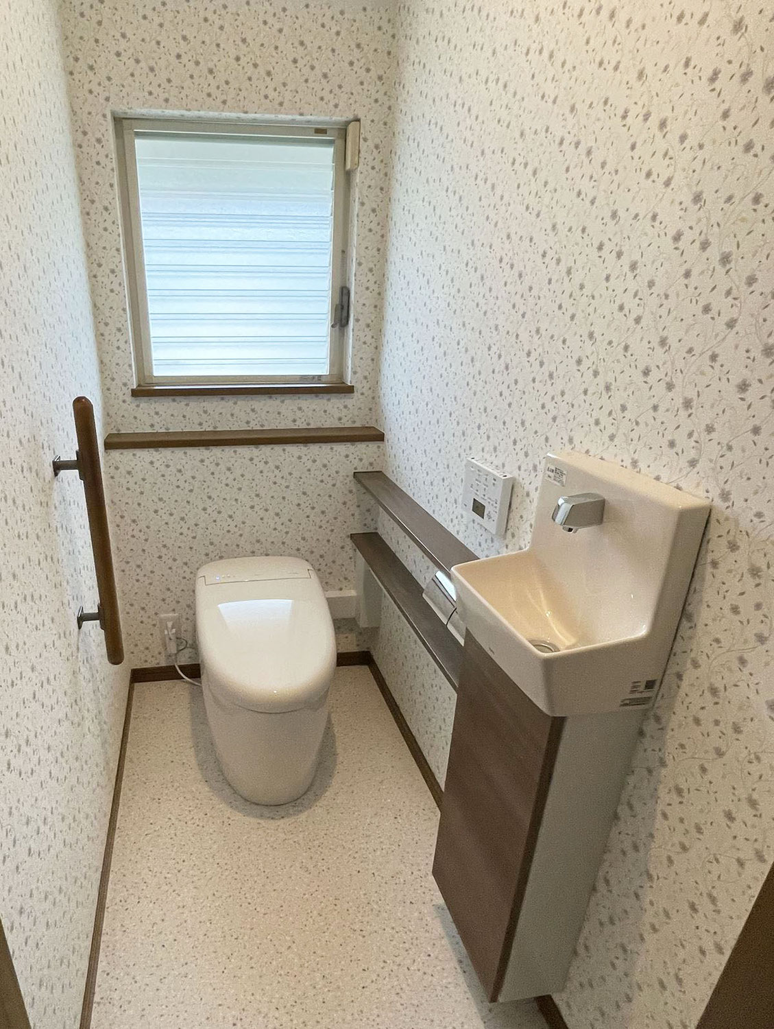 シンプルだったトイレを居心地の良い空間へ