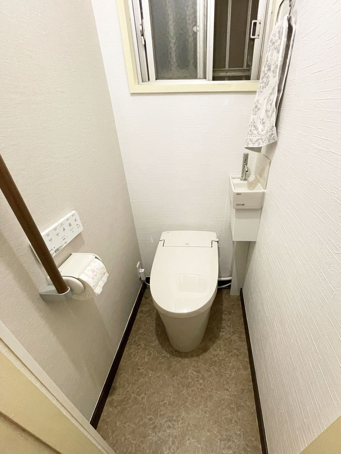 隅付け型からコンパクトなタンクレストイレへ