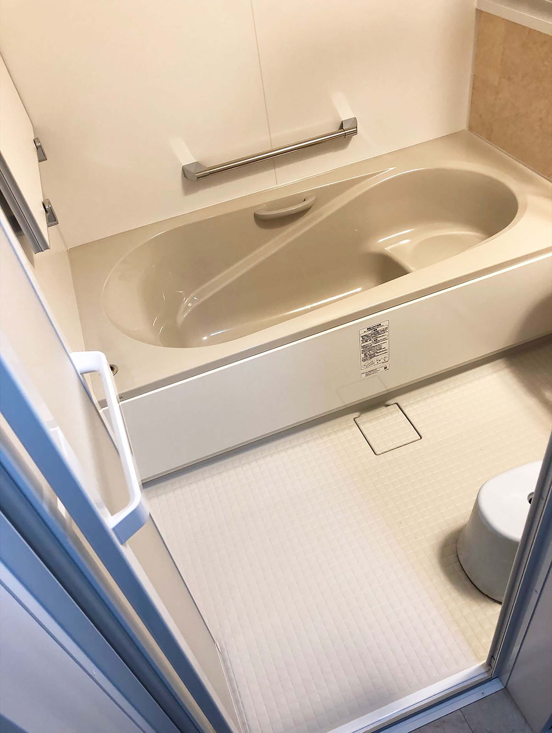 暖かくて滑りにくい安全な浴室へ