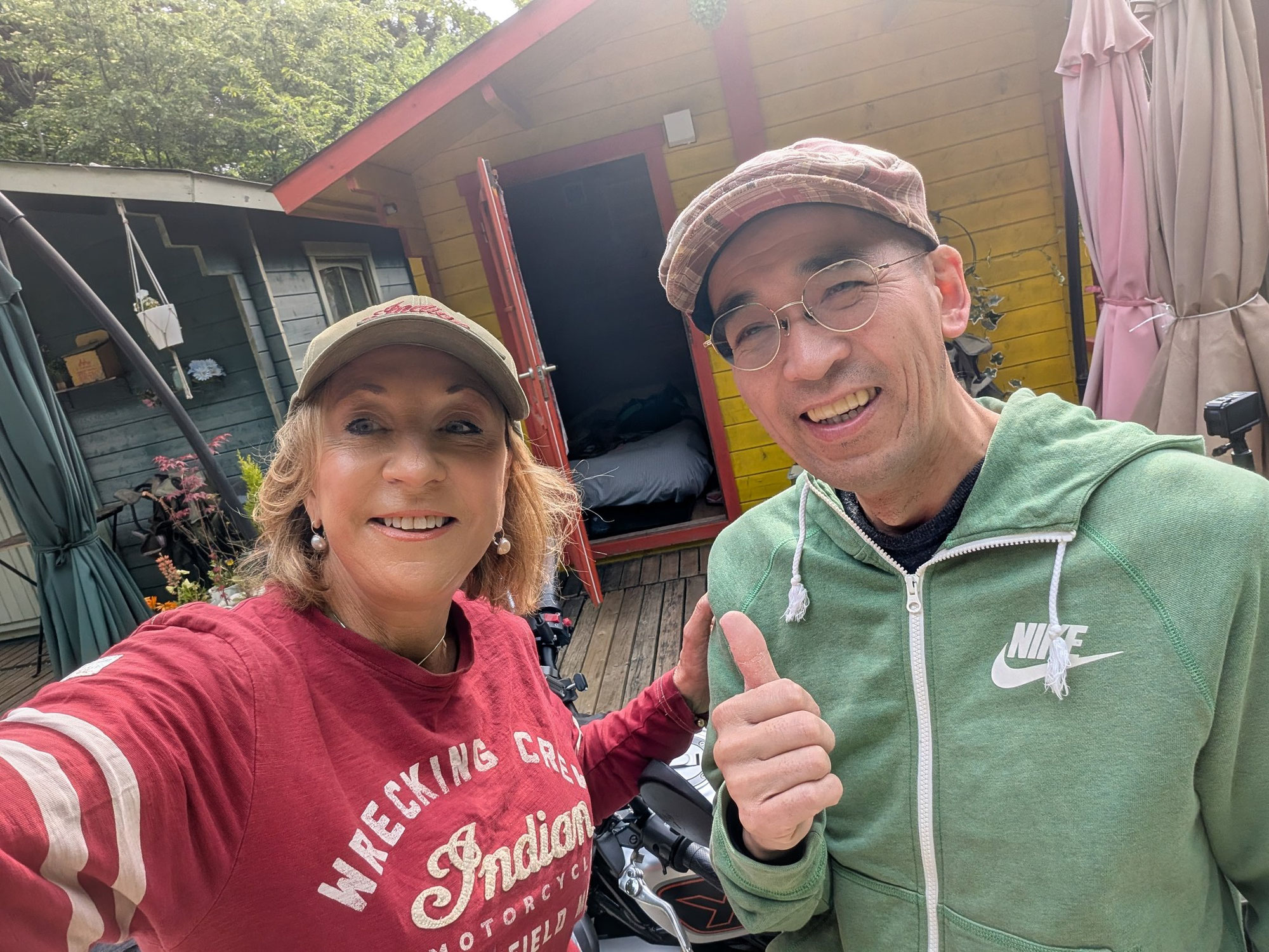 宮城のコテージを巡るバイク一人旅。オーストラリアから届いた「風の電話」の物語と、気仙沼で出会う温かい時間