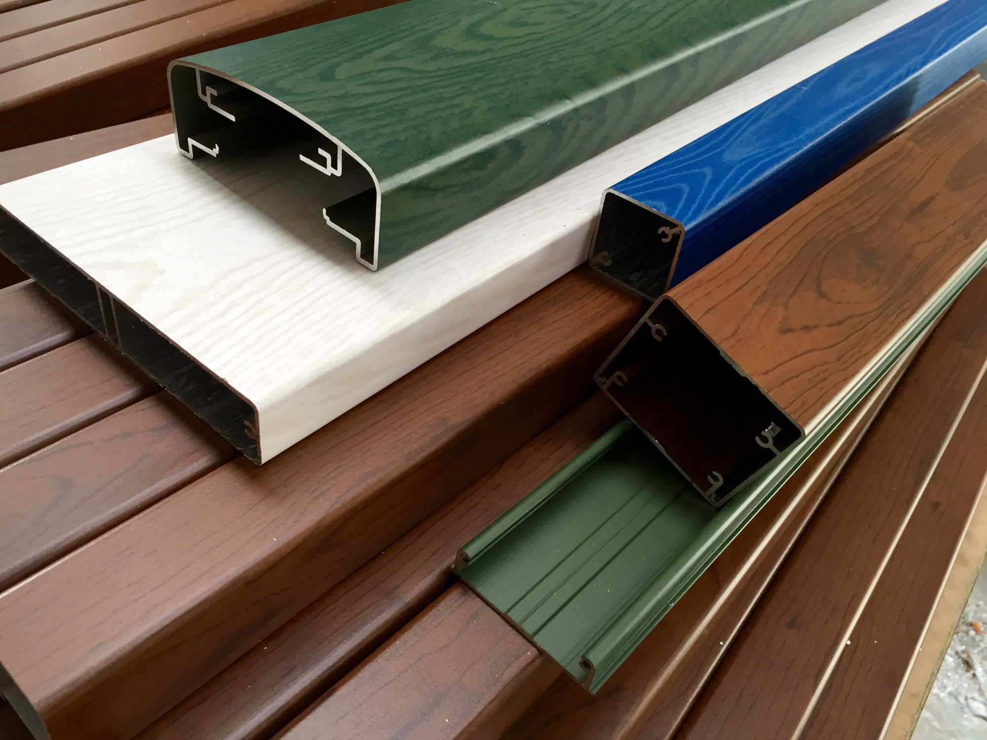 ALUFENCE, Profili in alluminio tinta legno by ALURAY SRL Assi, doghe, profili in alluminio