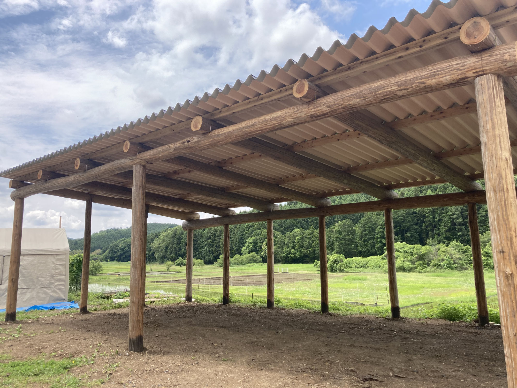 奥佐野・多田の農泊事業に新たな顔！丸太ガレージ小屋が誕生