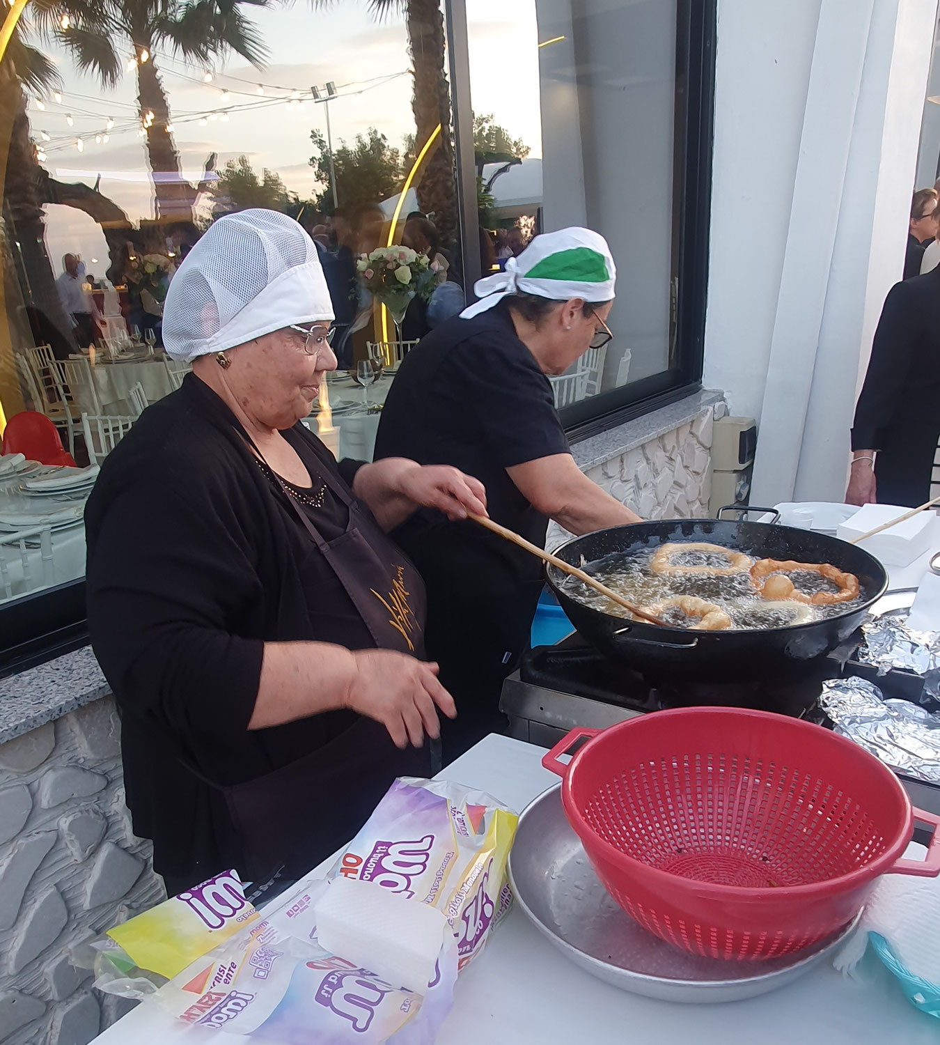 Traditionsgebäck aus Kalabrien: Crustoli, Scalille & Manicuatti – drei süße Klassiker, die ihr kennen müsst