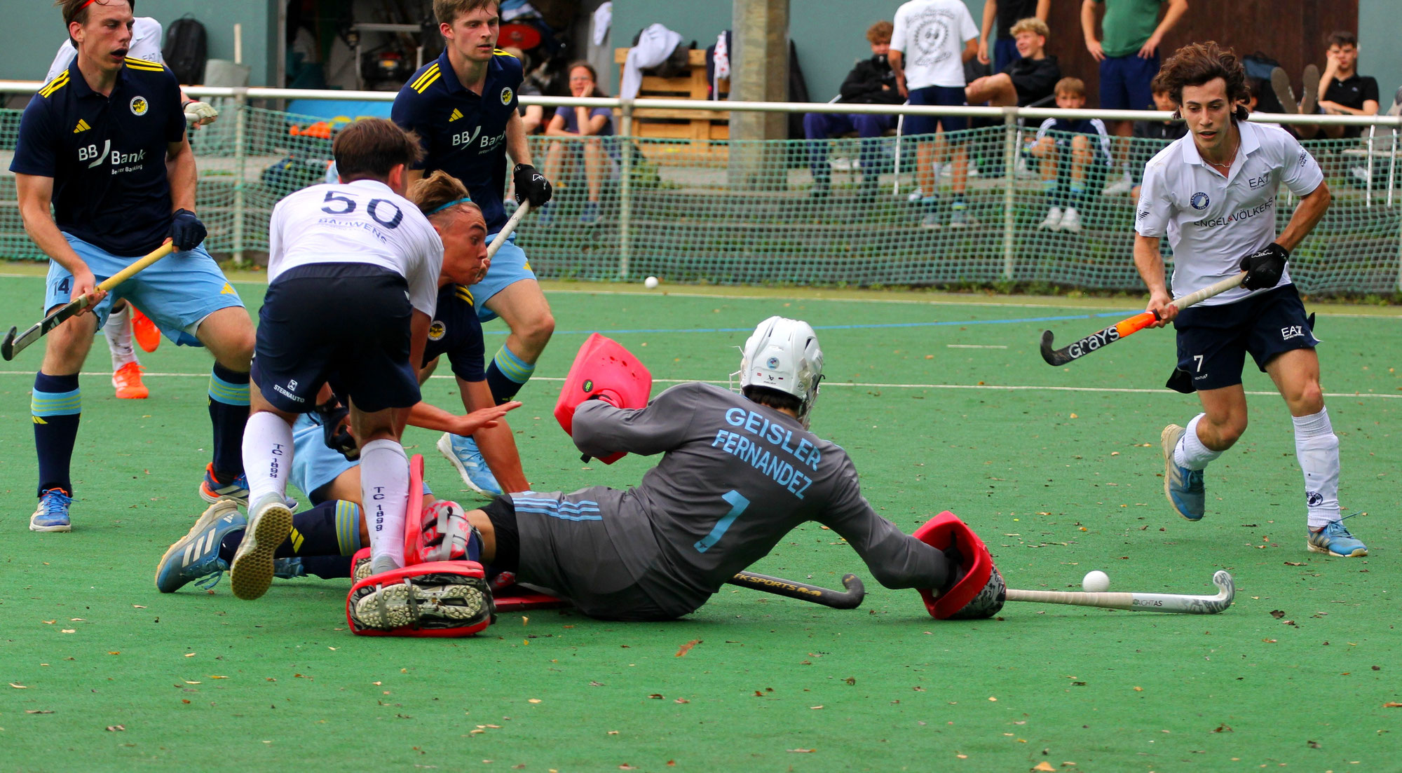 1. Herren: Impressionen vom Lokalderby im Wespennest
