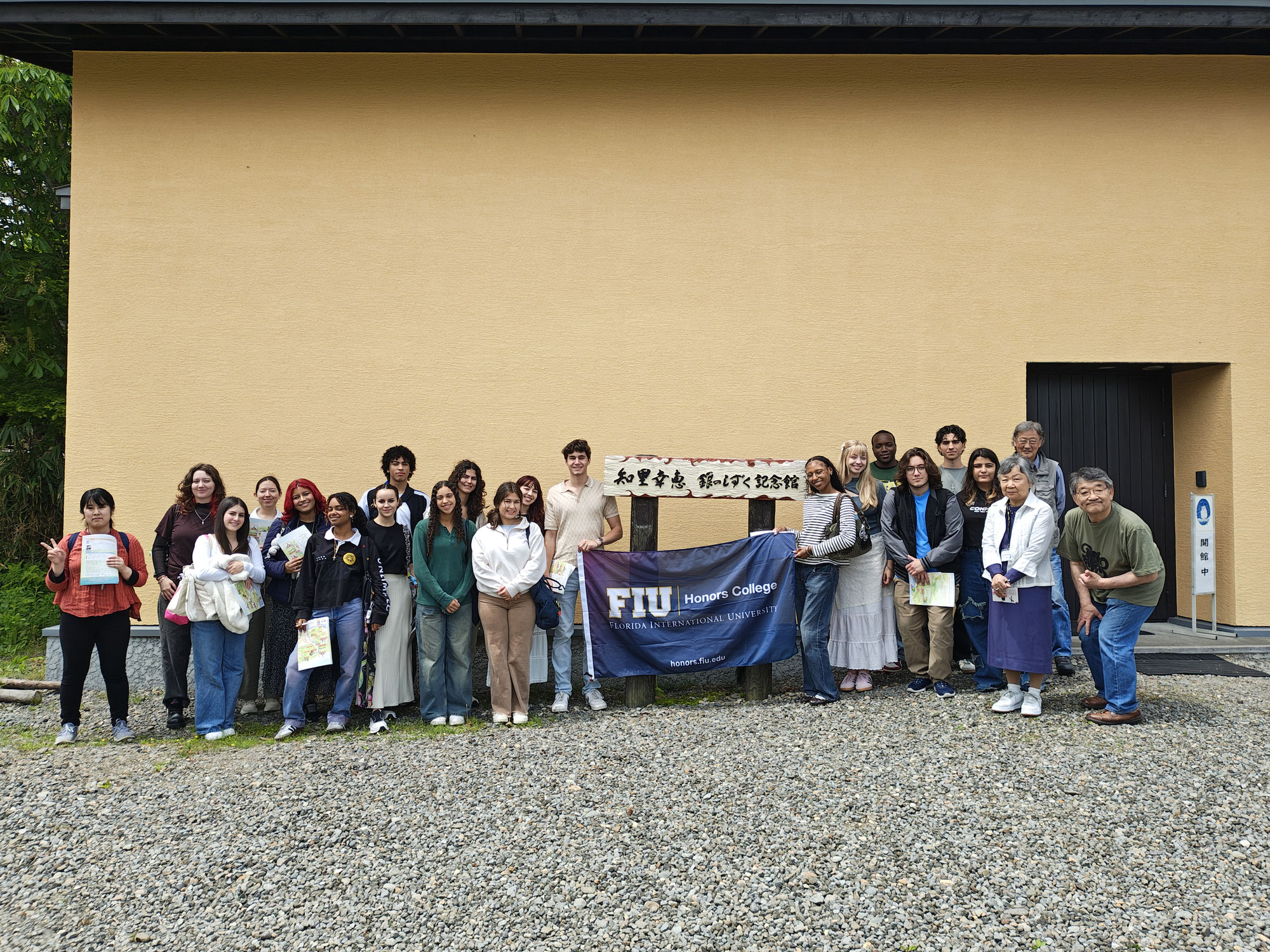 フロリダ国際大学学生一行6回目の来館