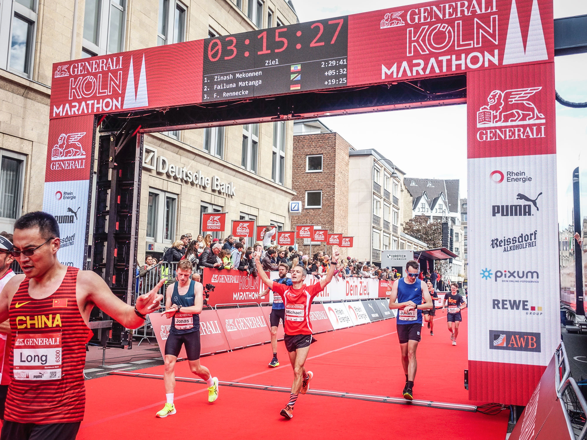Tolle Stimmung und tolle Zeit für Michael Creß beim Köln Marathon