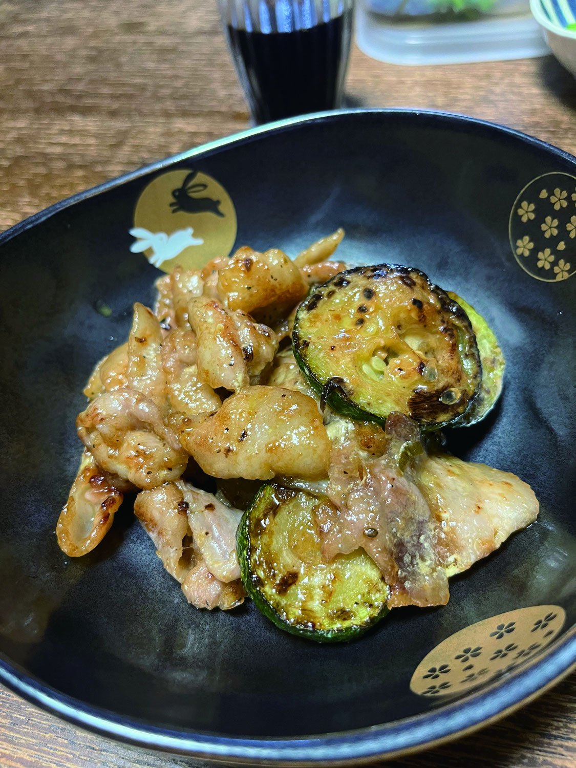 豚バラとズッキーニのピリ辛マヨ炒め