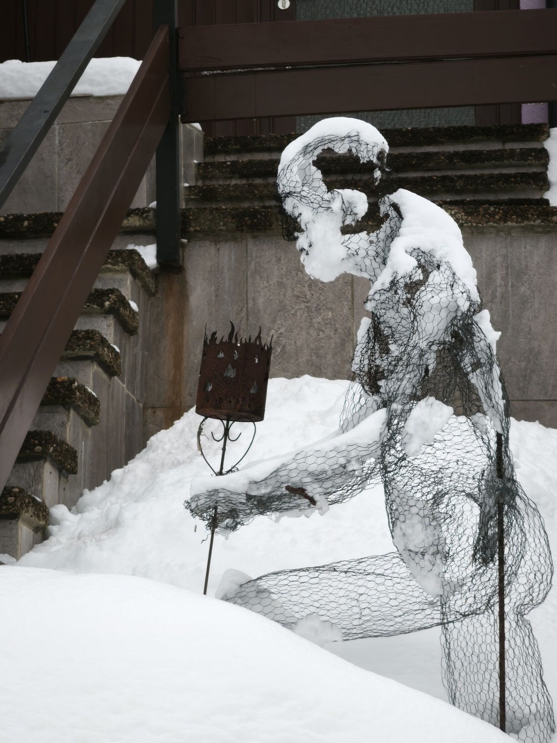 Drahtskulpturen im Winter