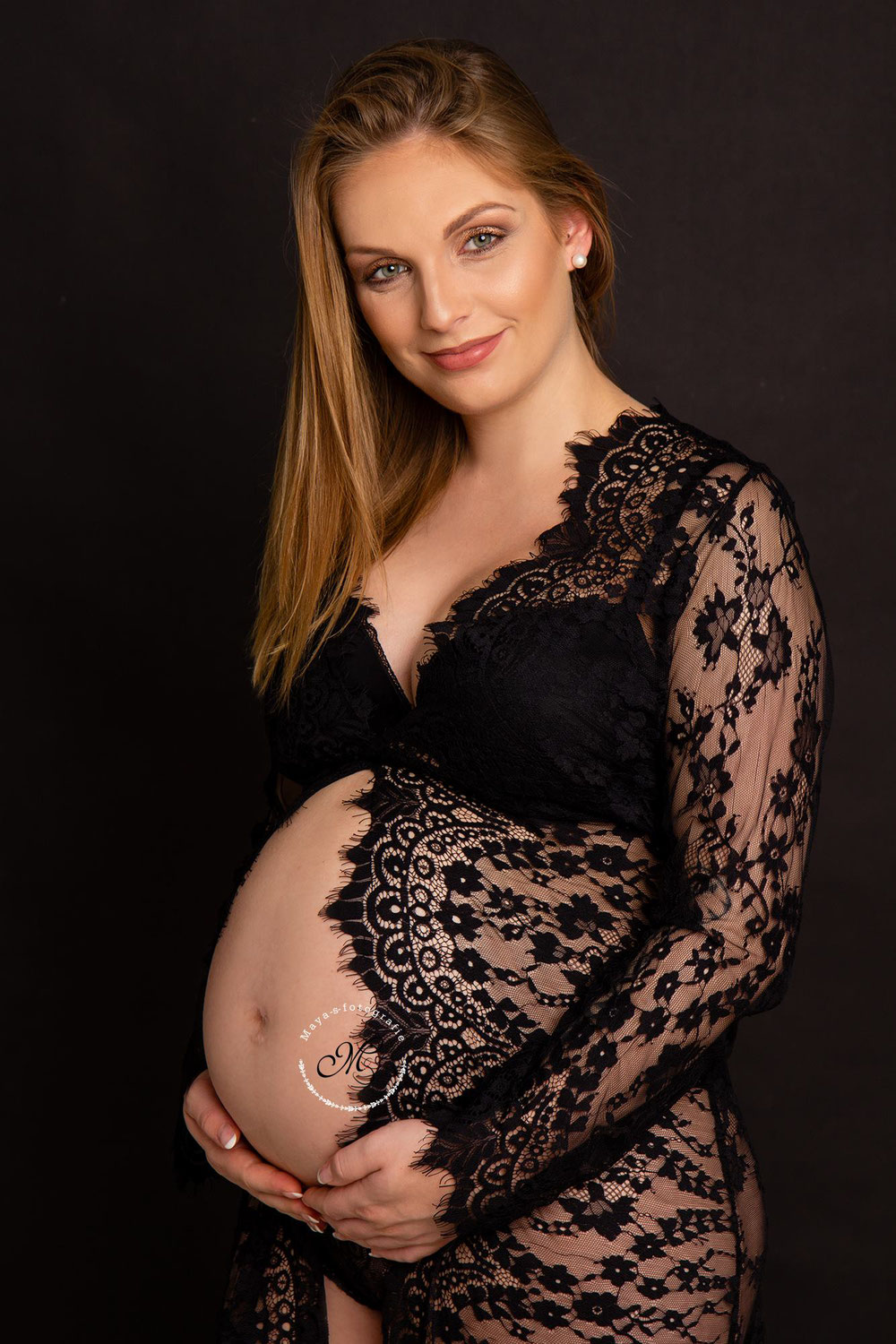 Babybauch Shooting bei Maya-S-Fotografie