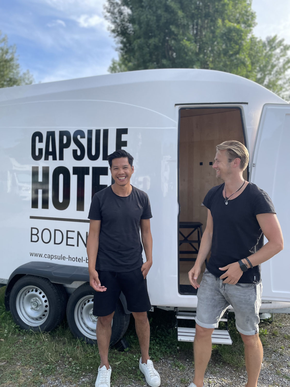 Hoan Luu baut das 1. mobile Capsule Hotel am Bodensee