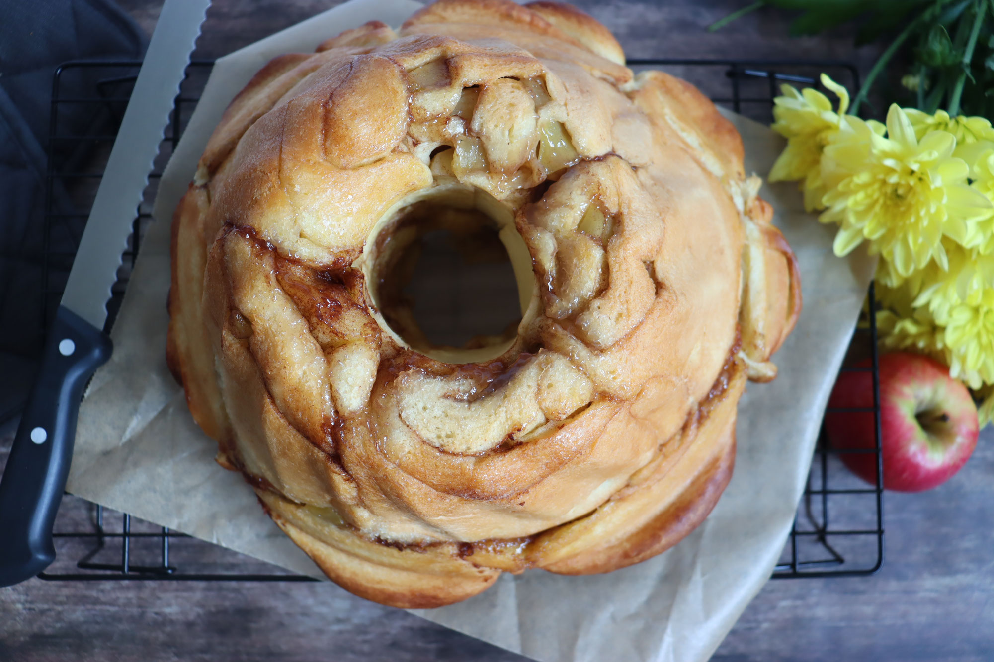 Hefegugelhupf mit Apfel