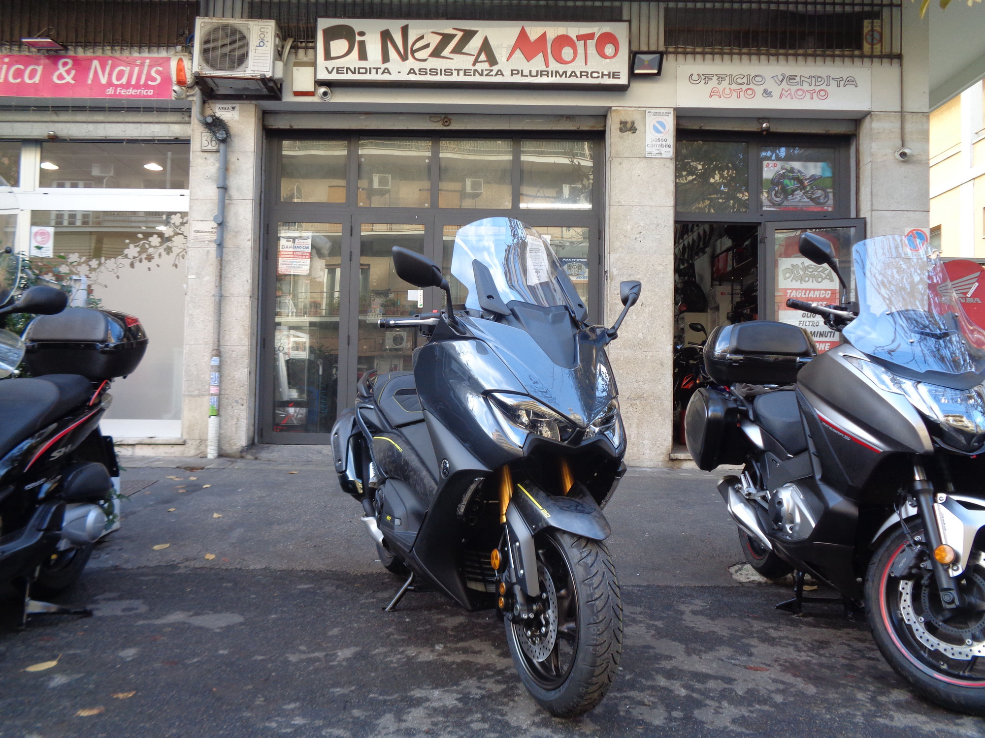 YAMAHA T-MAX 560 20° ANNIVERSARIO LIMITED EDITION - 2021 - KM 0 - EURO 5