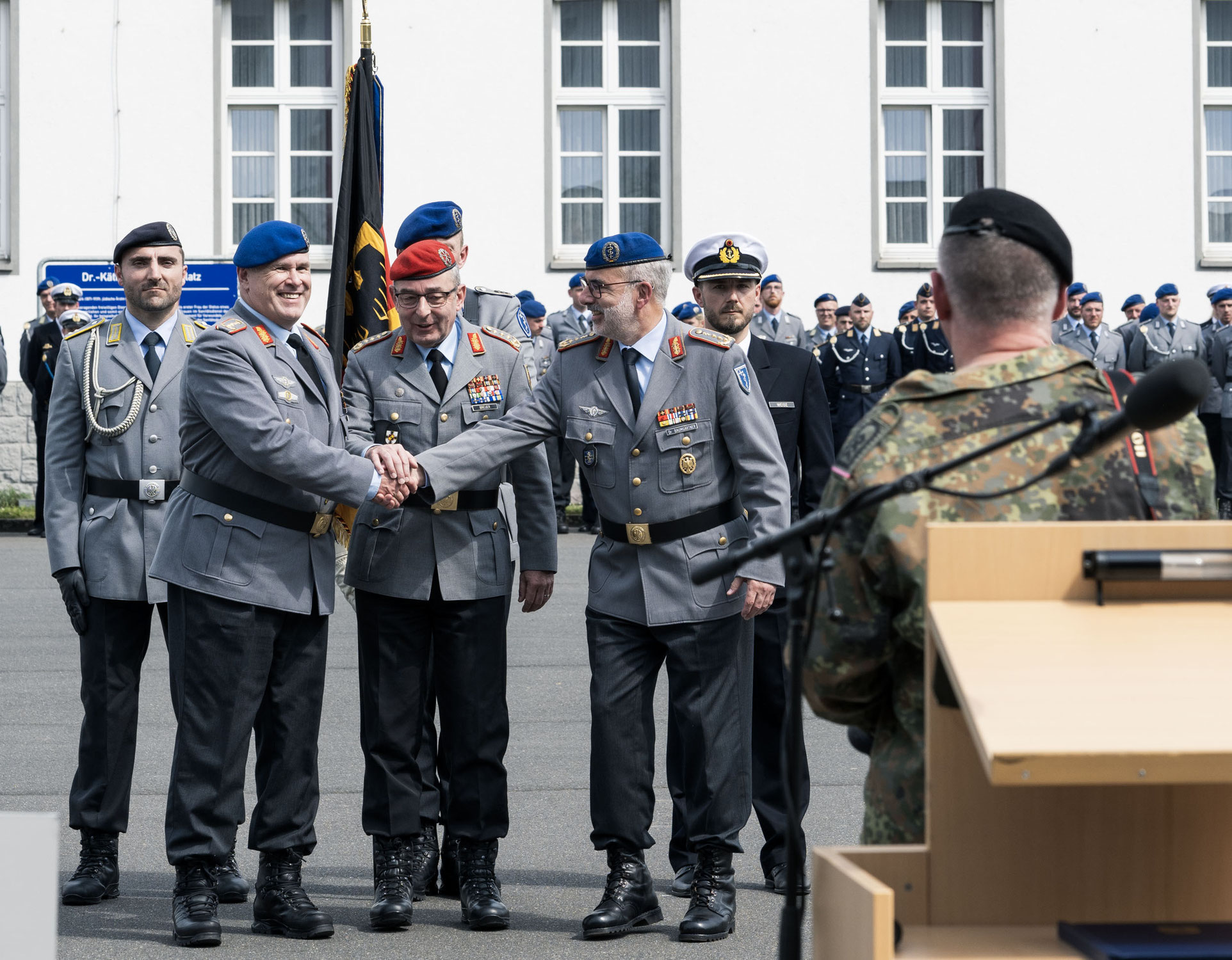 Unser Pate Herr Baumgärtner zündet die dritte Lebensstufe